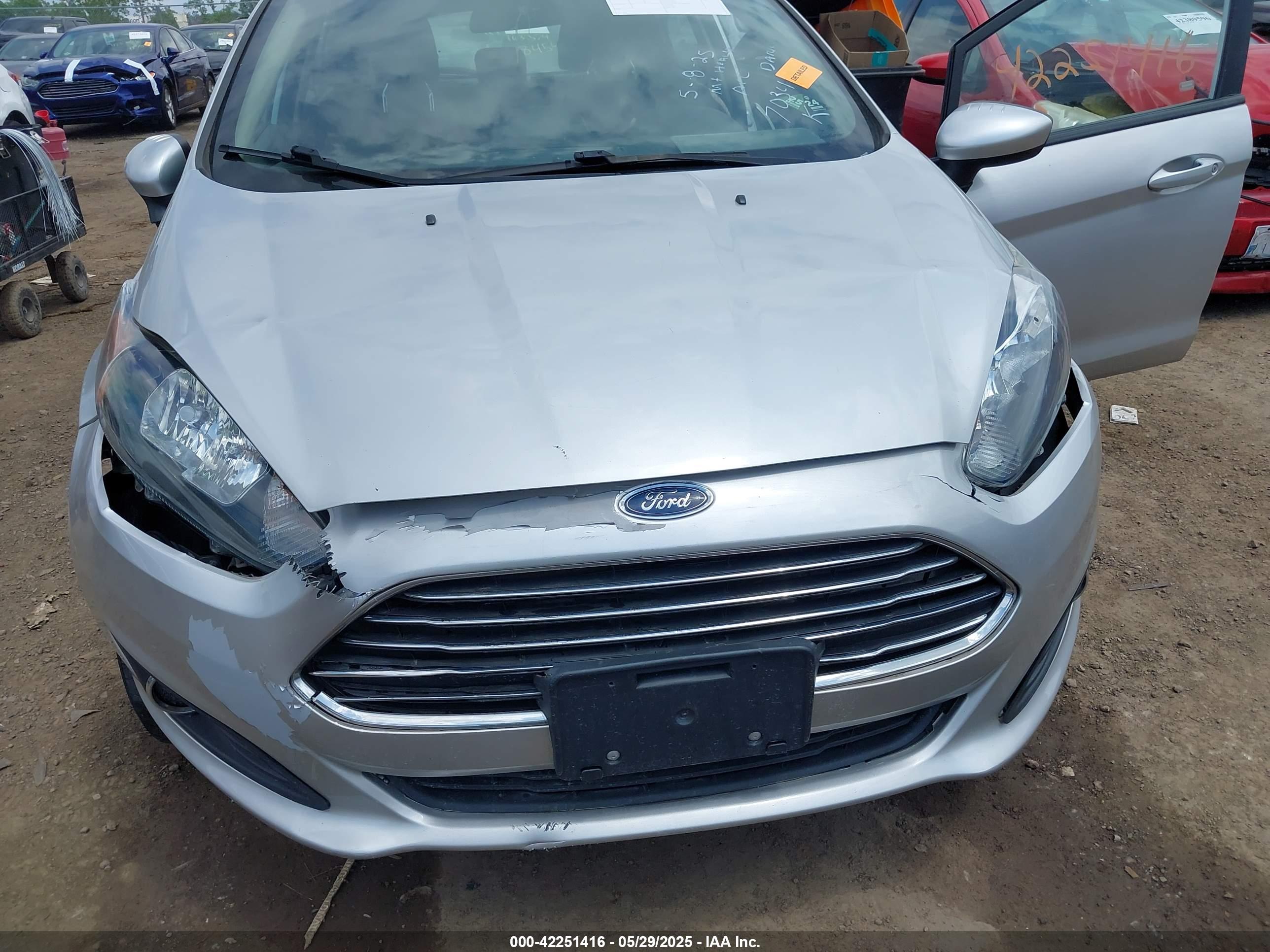 FORD FIESTA image 6
