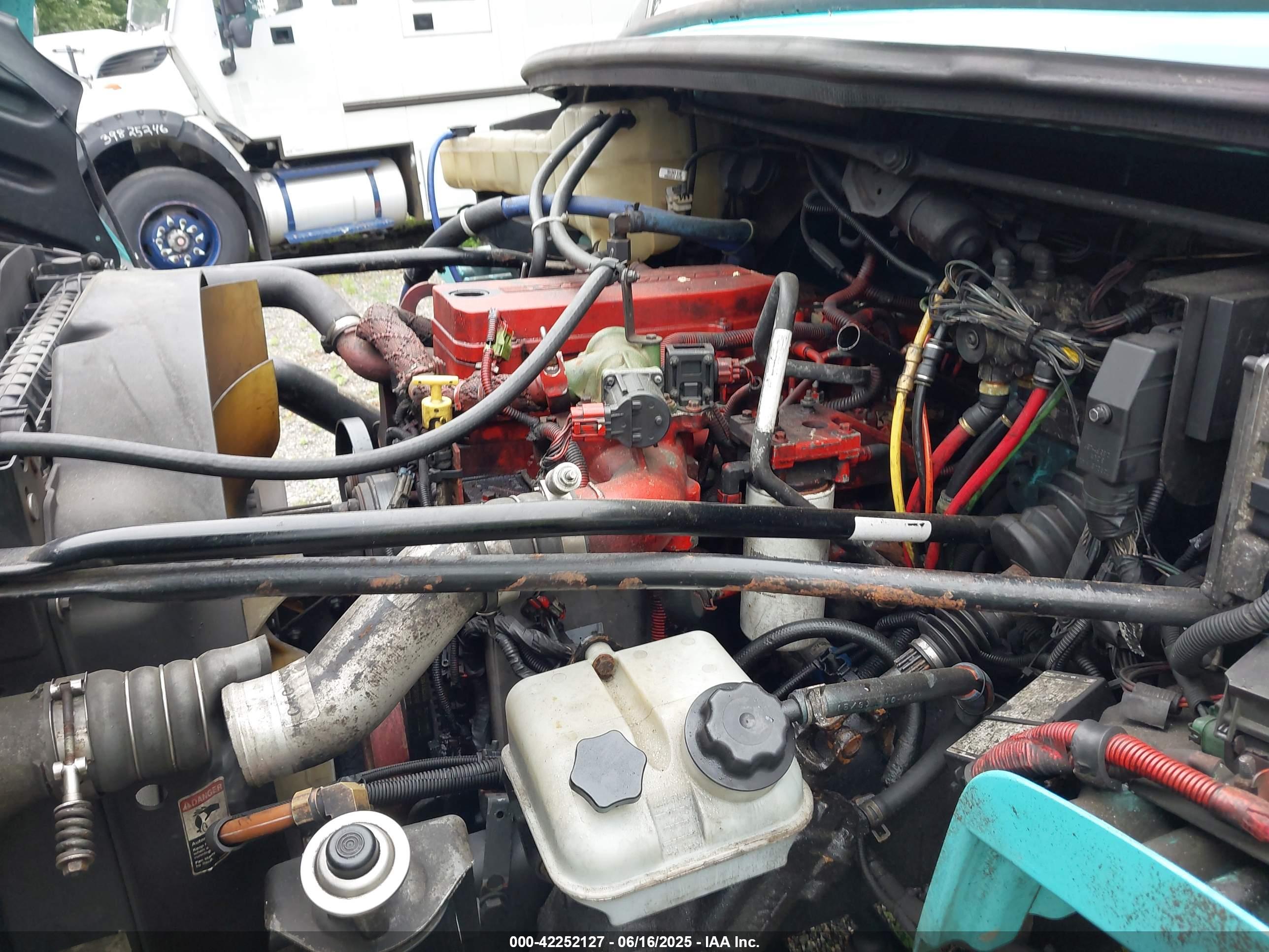 FREIGHTLINER M2 image 10