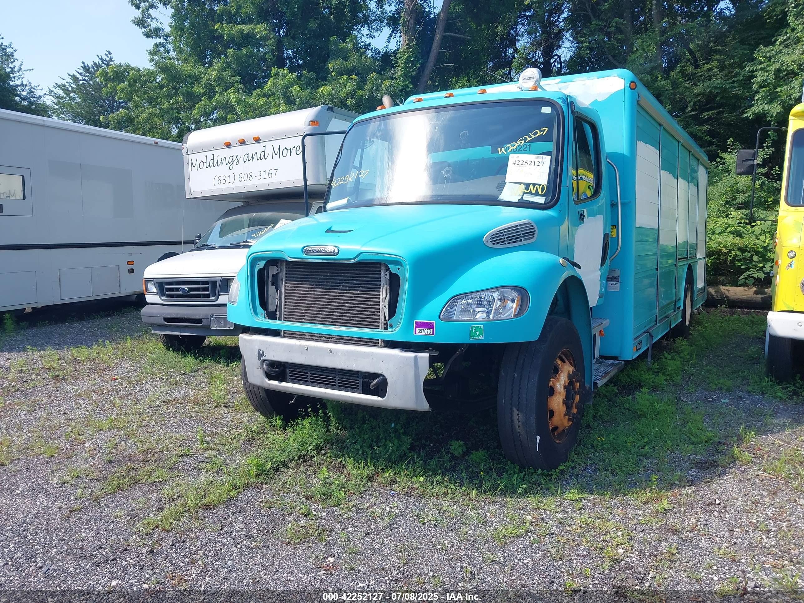 FREIGHTLINER M2 image 2