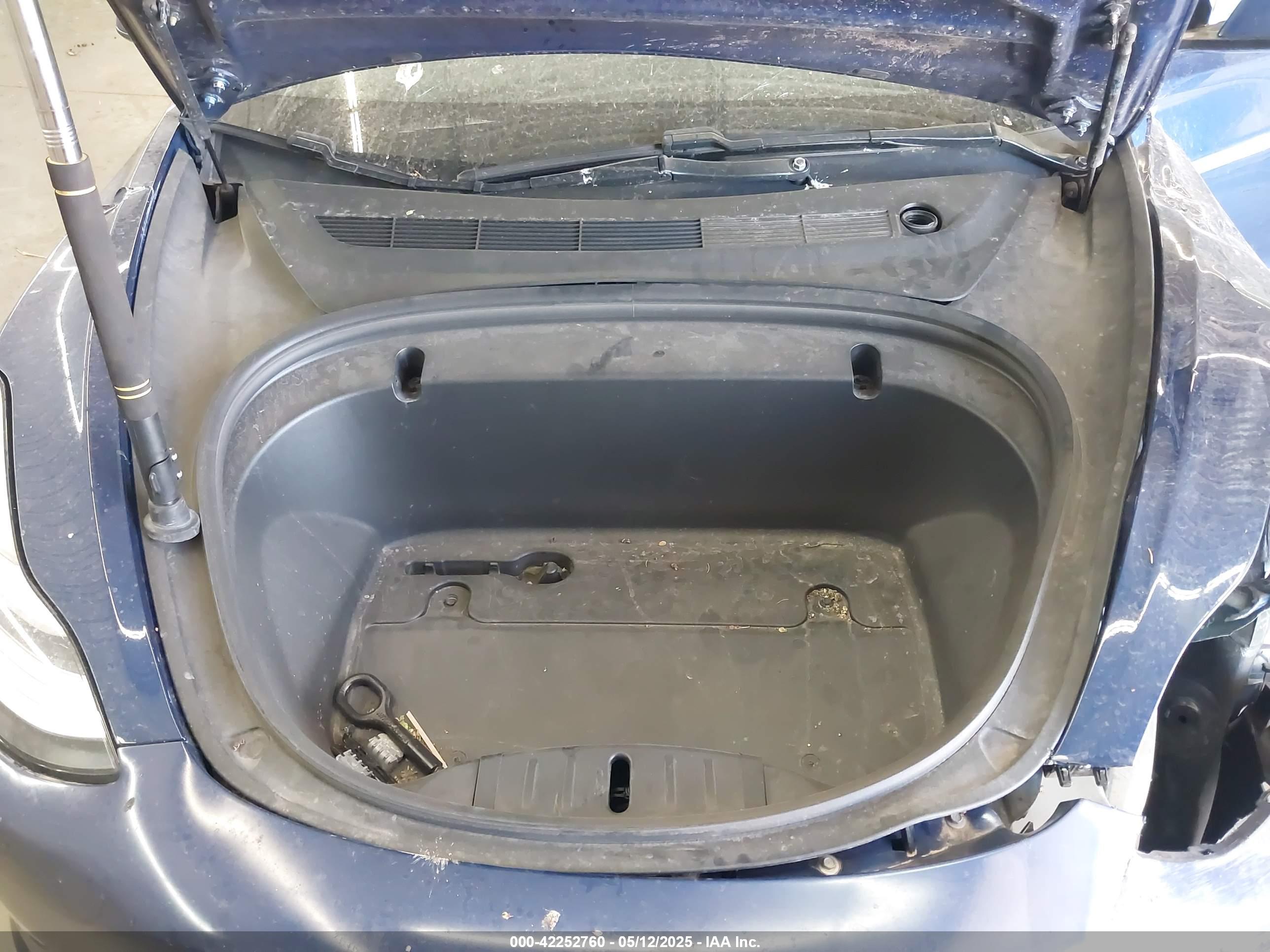 TESLA MODEL image 10