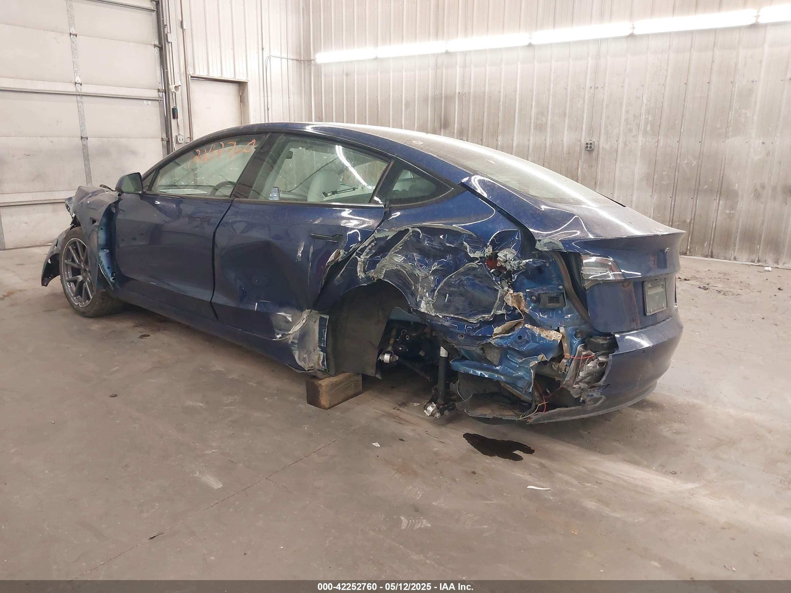 TESLA MODEL image 3