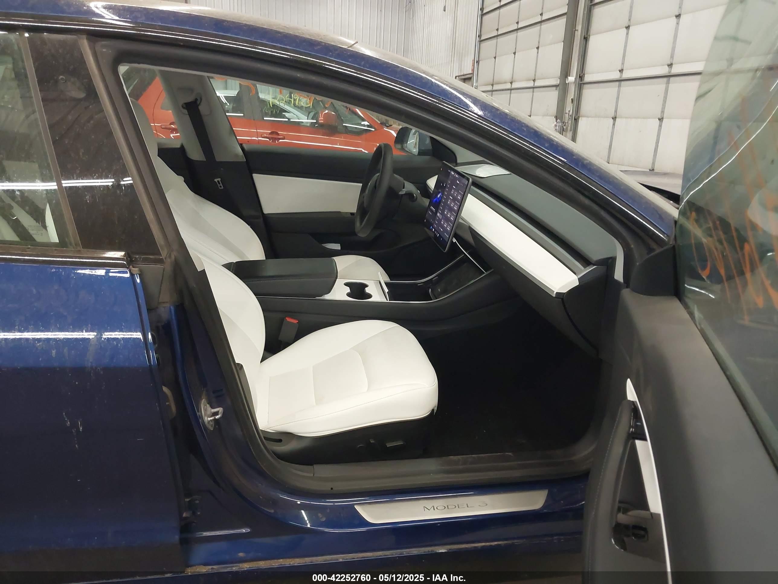 TESLA MODEL image 5
