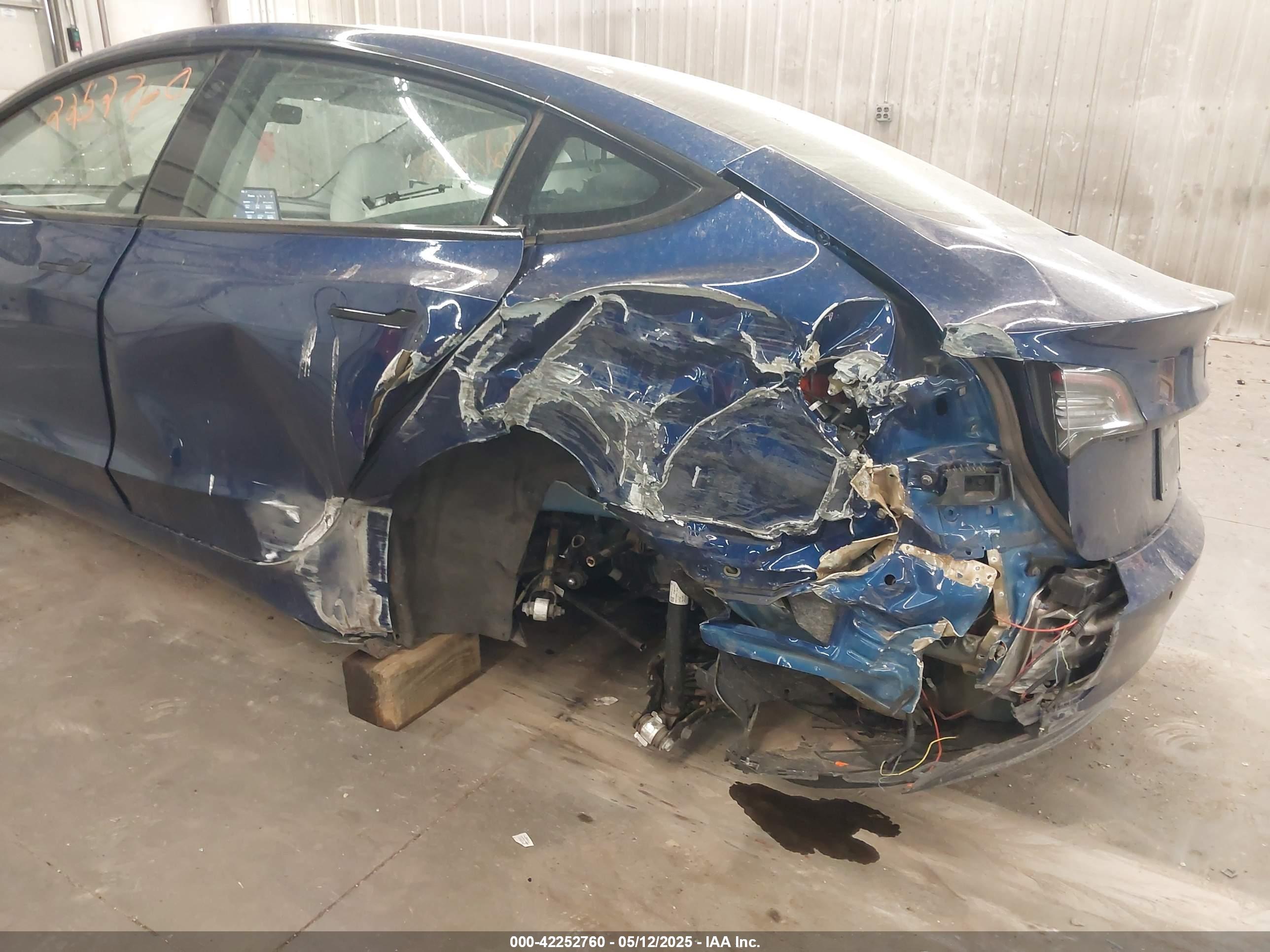 TESLA MODEL image 6