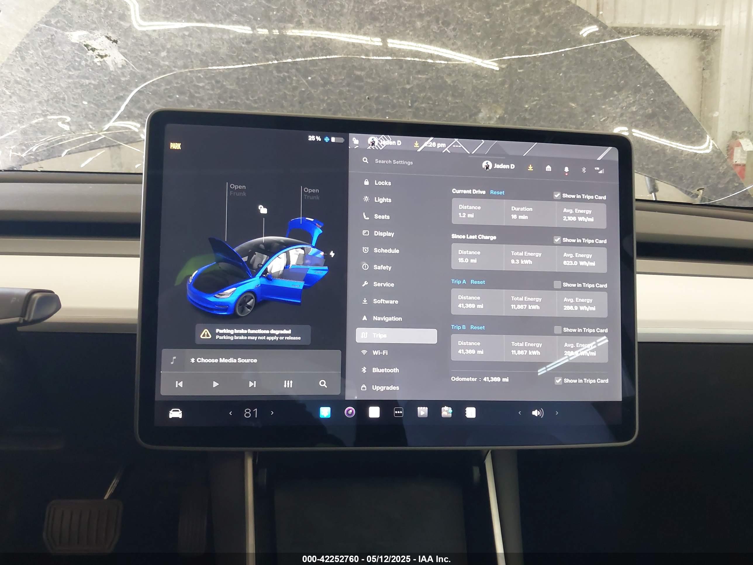 TESLA MODEL image 7
