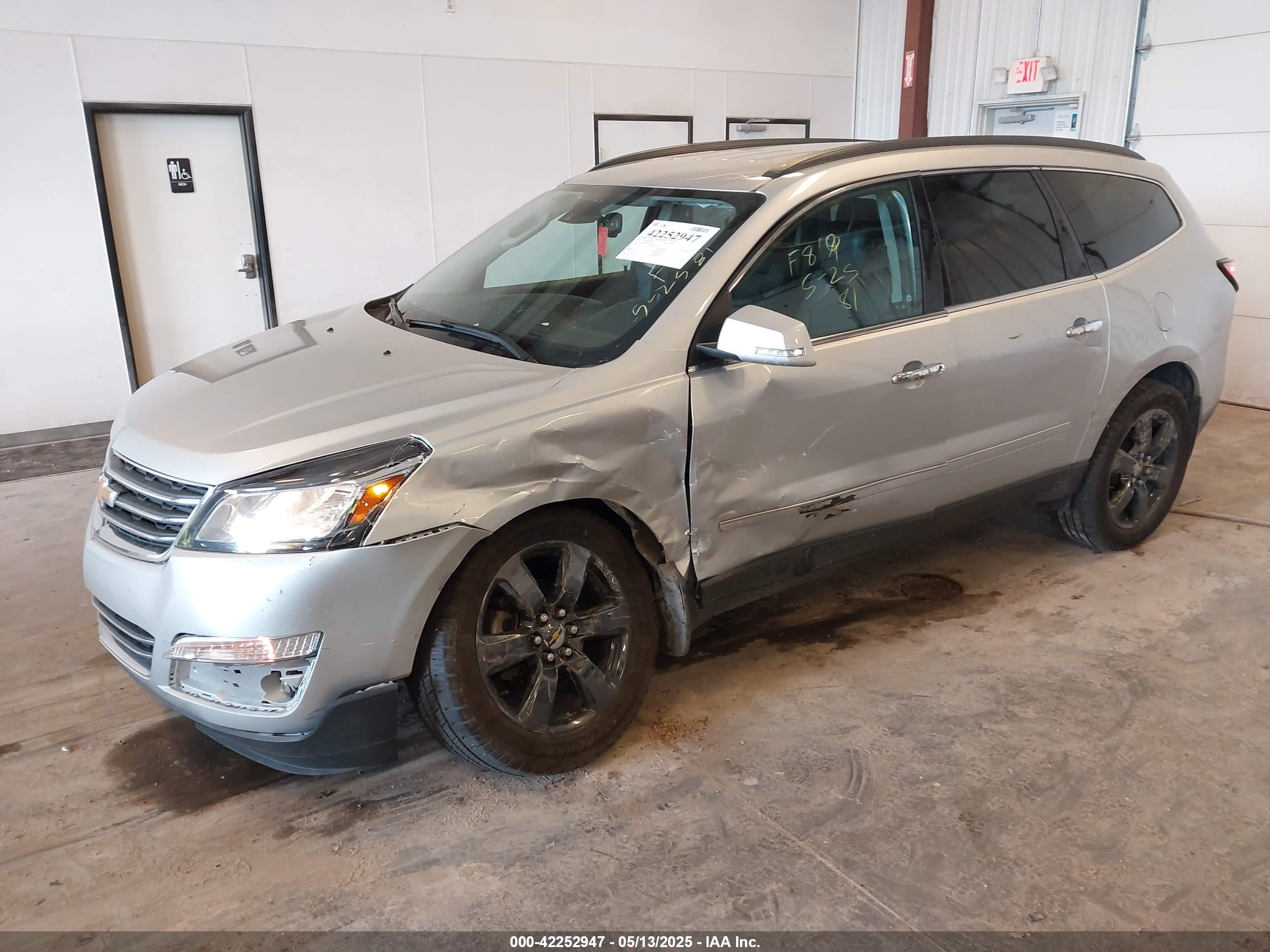 CHEVROLET TRAVERSE image 2
