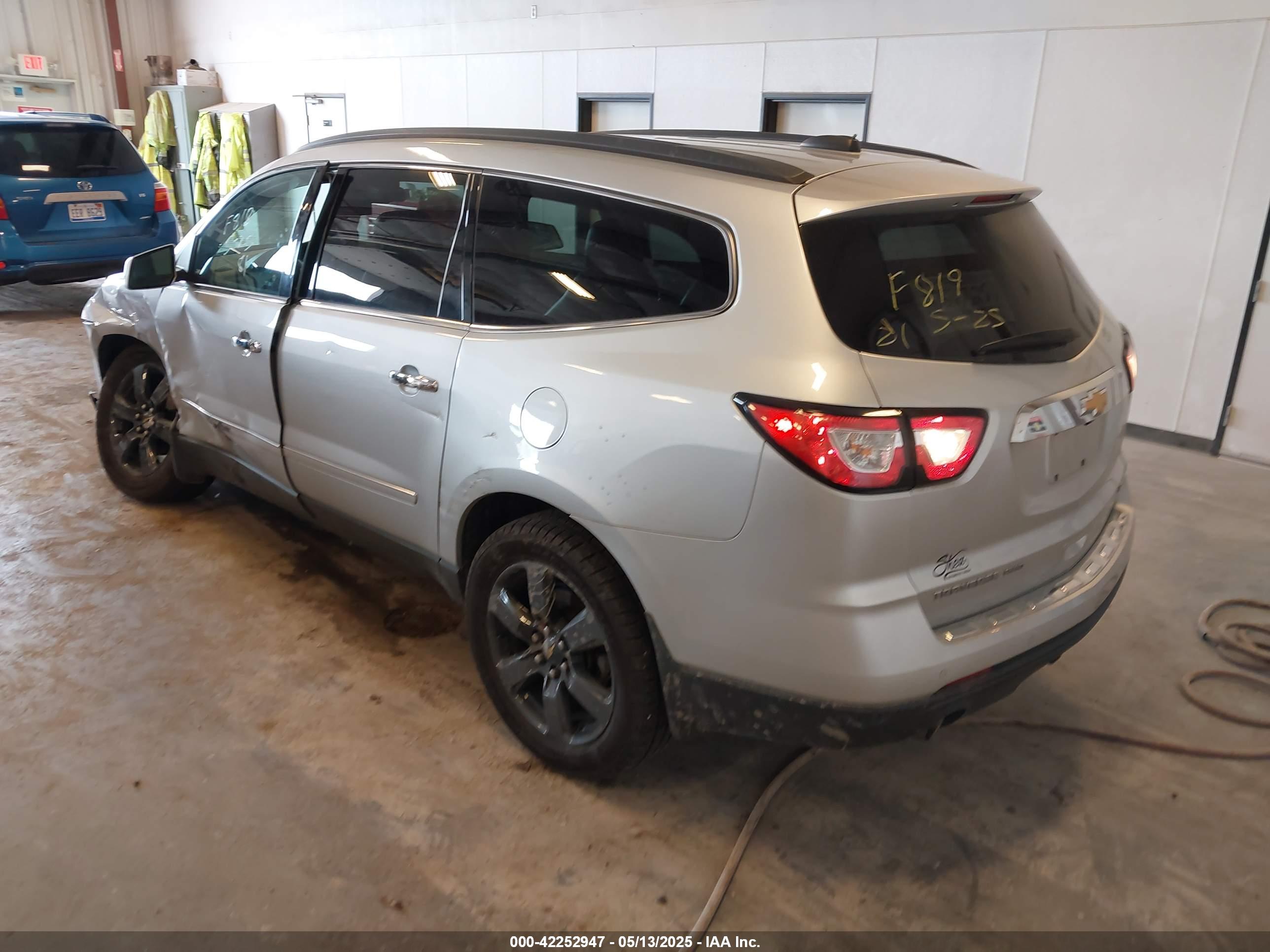 CHEVROLET TRAVERSE image 3