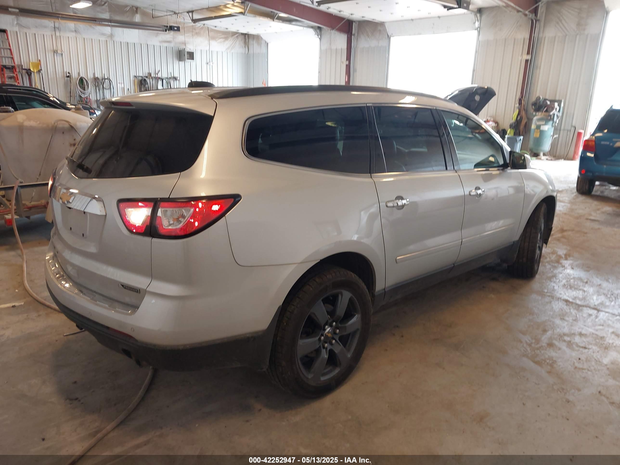 CHEVROLET TRAVERSE image 4