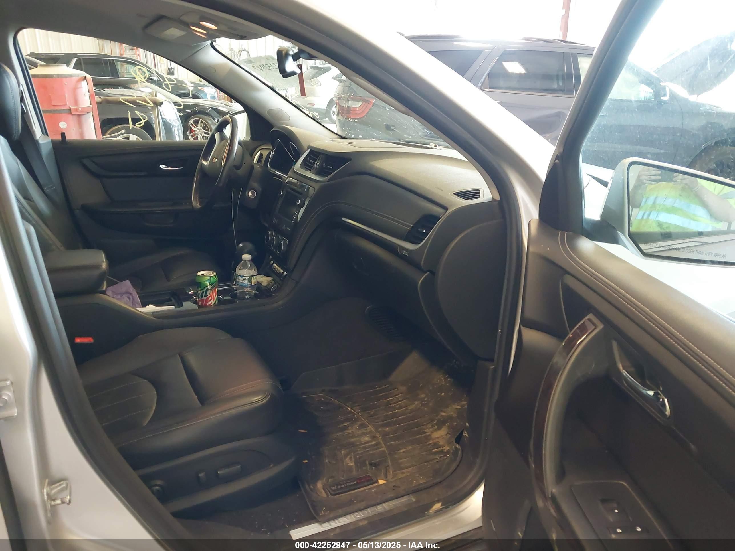 CHEVROLET TRAVERSE image 5