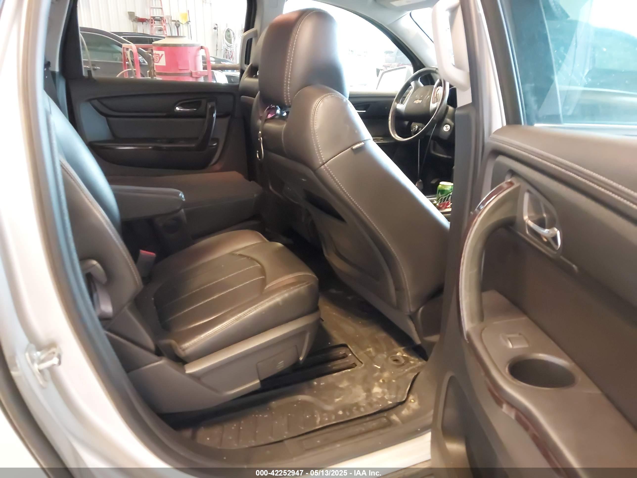 CHEVROLET TRAVERSE image 8