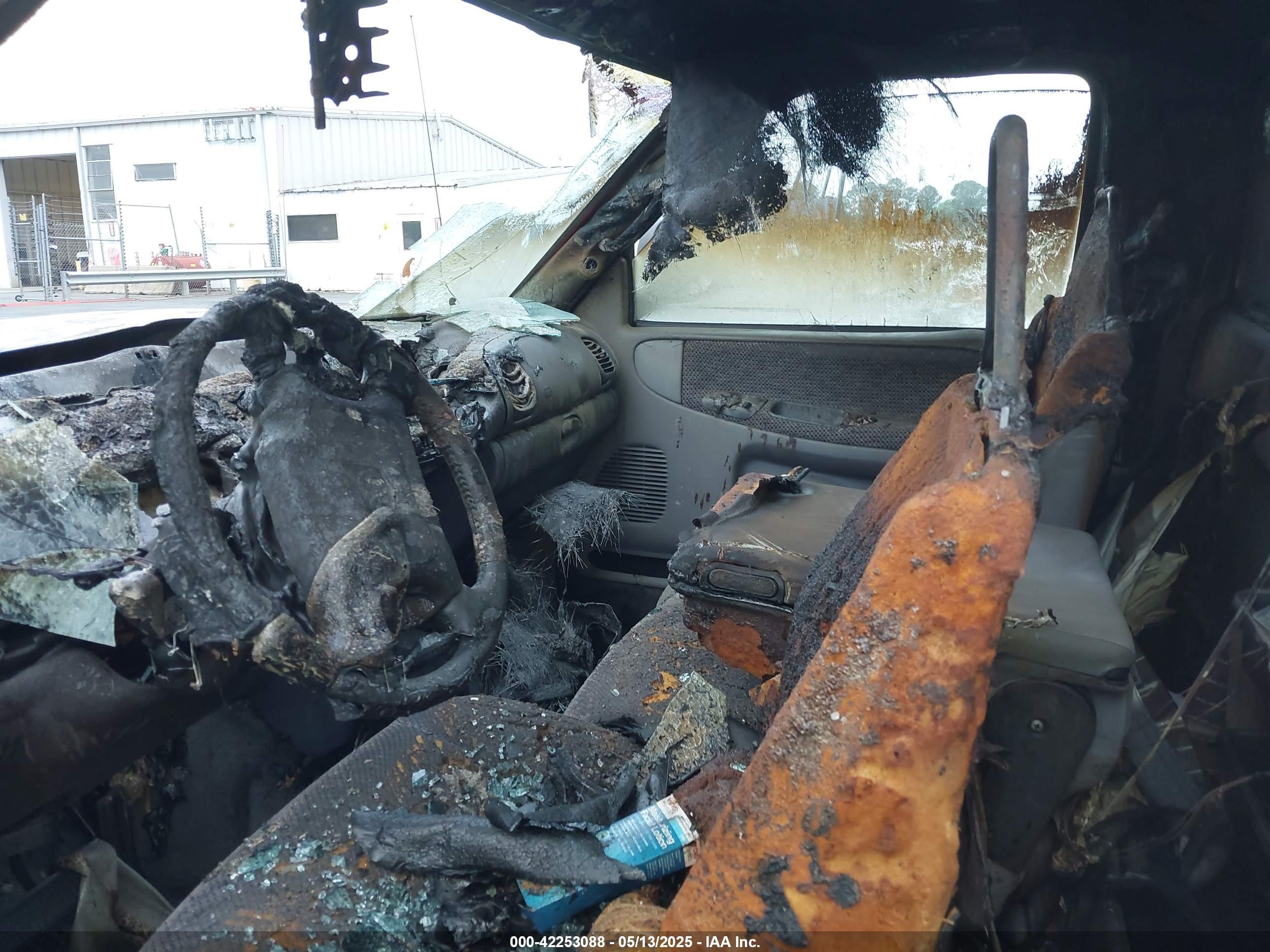 DODGE RAM image 8