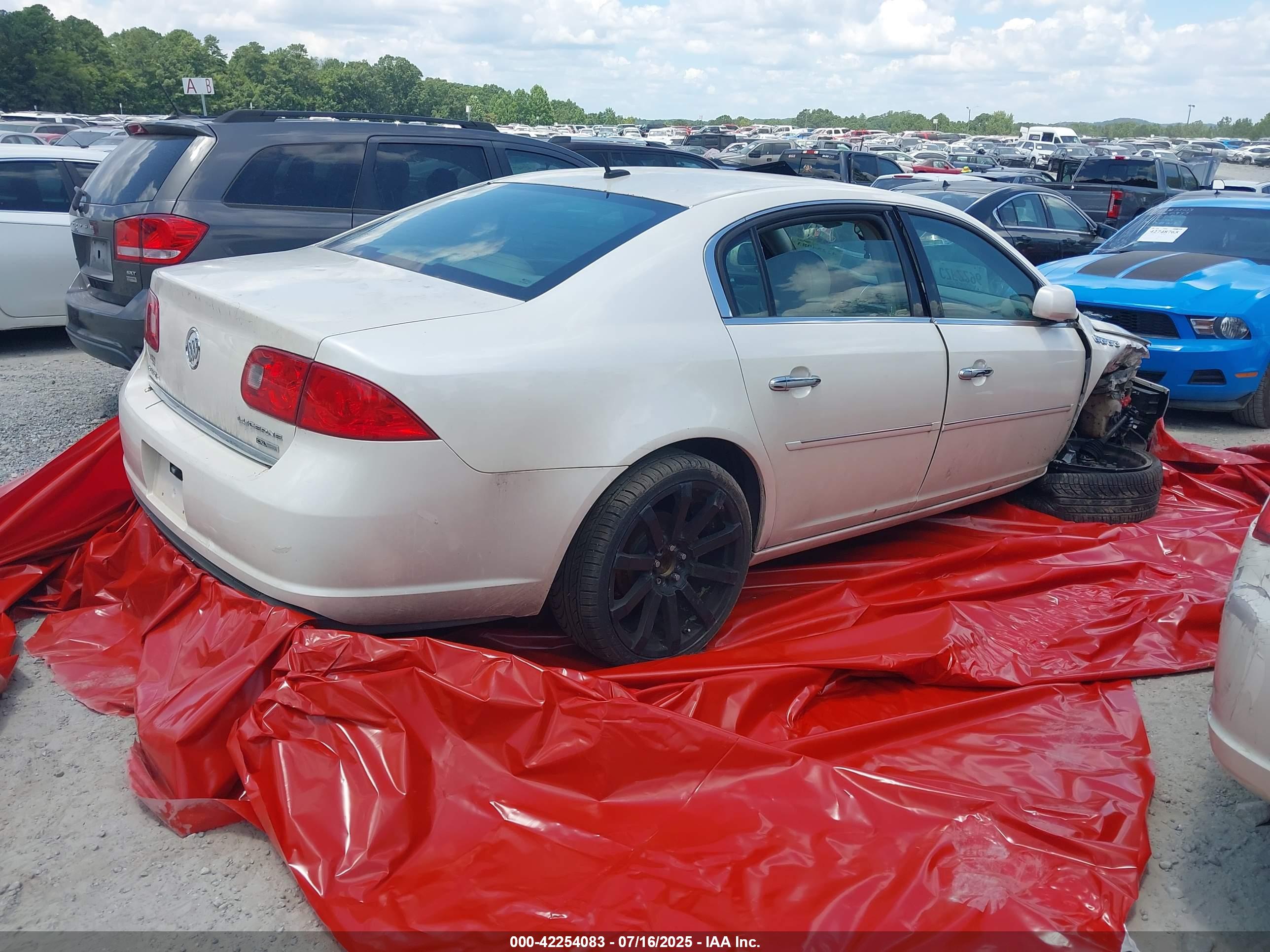 BUICK LUCERNE image 4