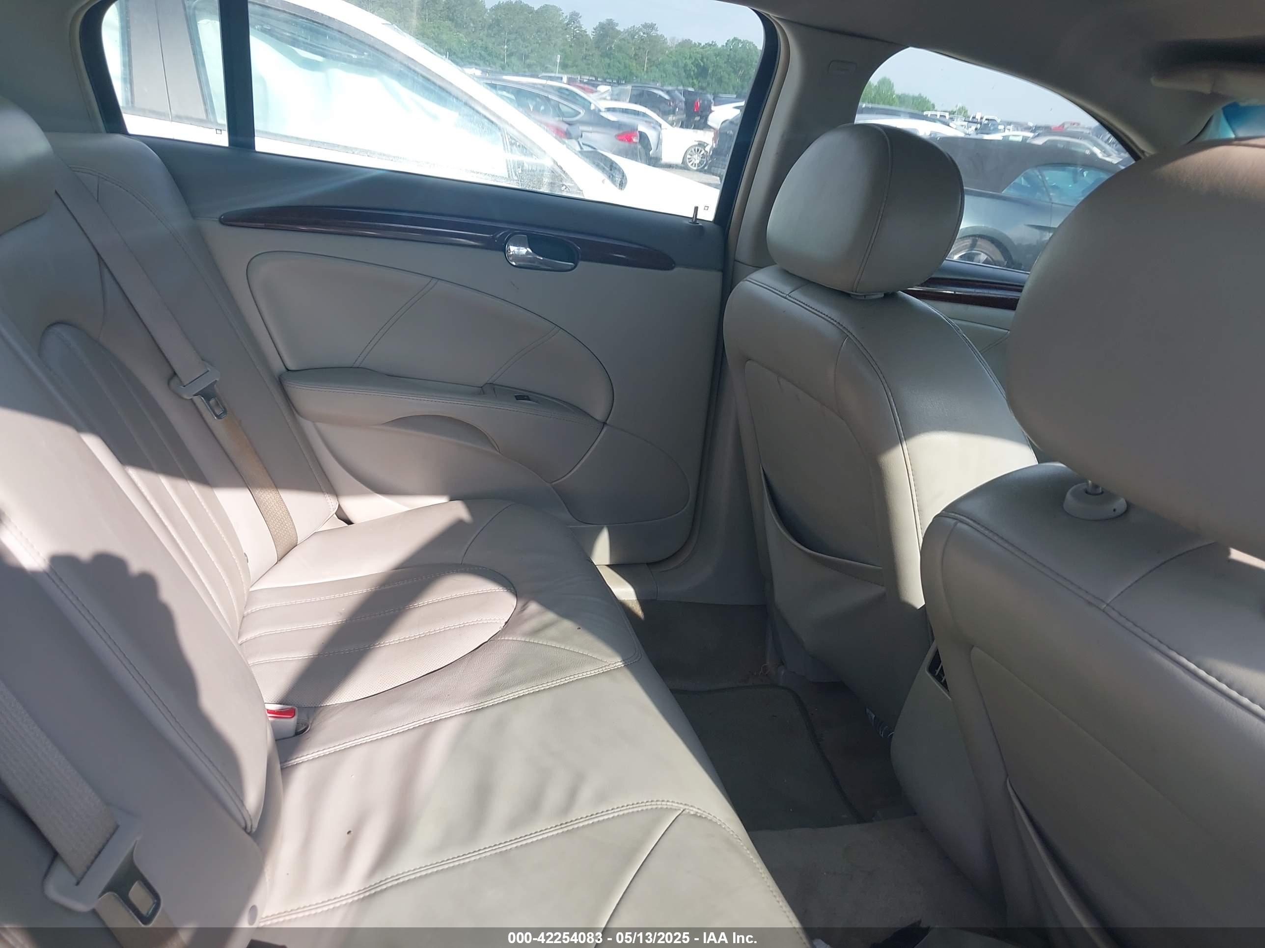 BUICK LUCERNE image 8