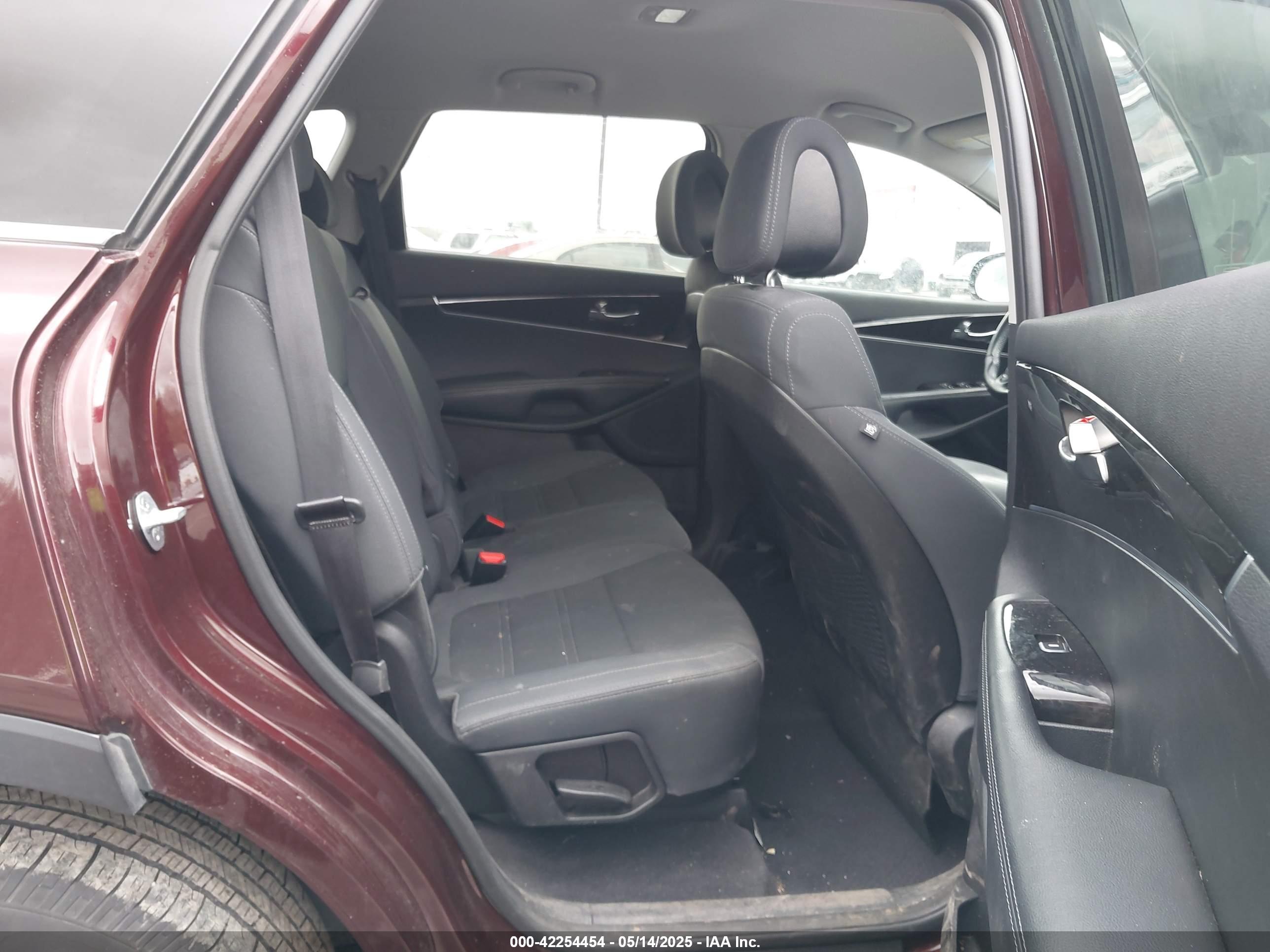 KIA SORENTO image 8