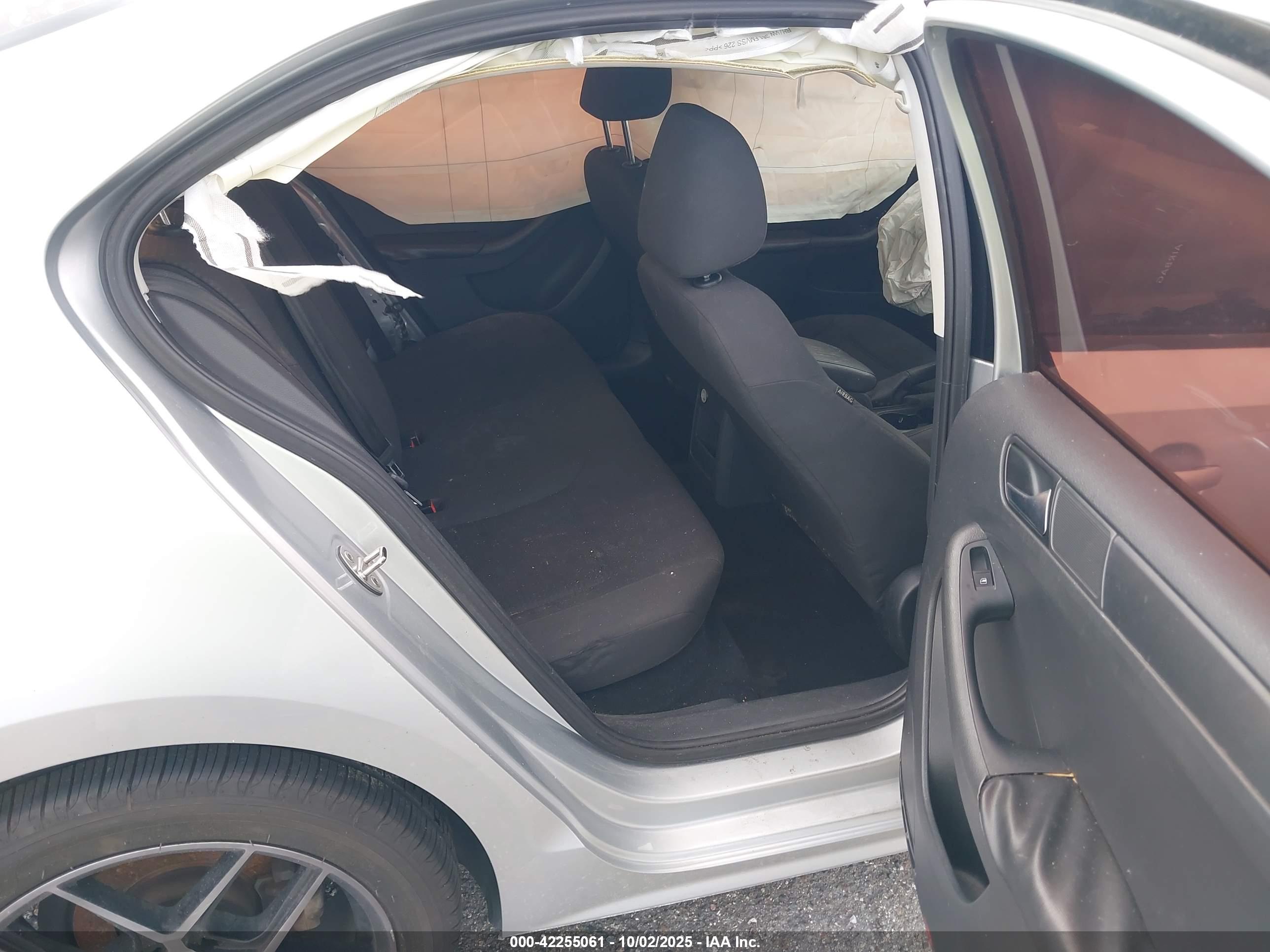 VOLKSWAGEN JETTA image 8