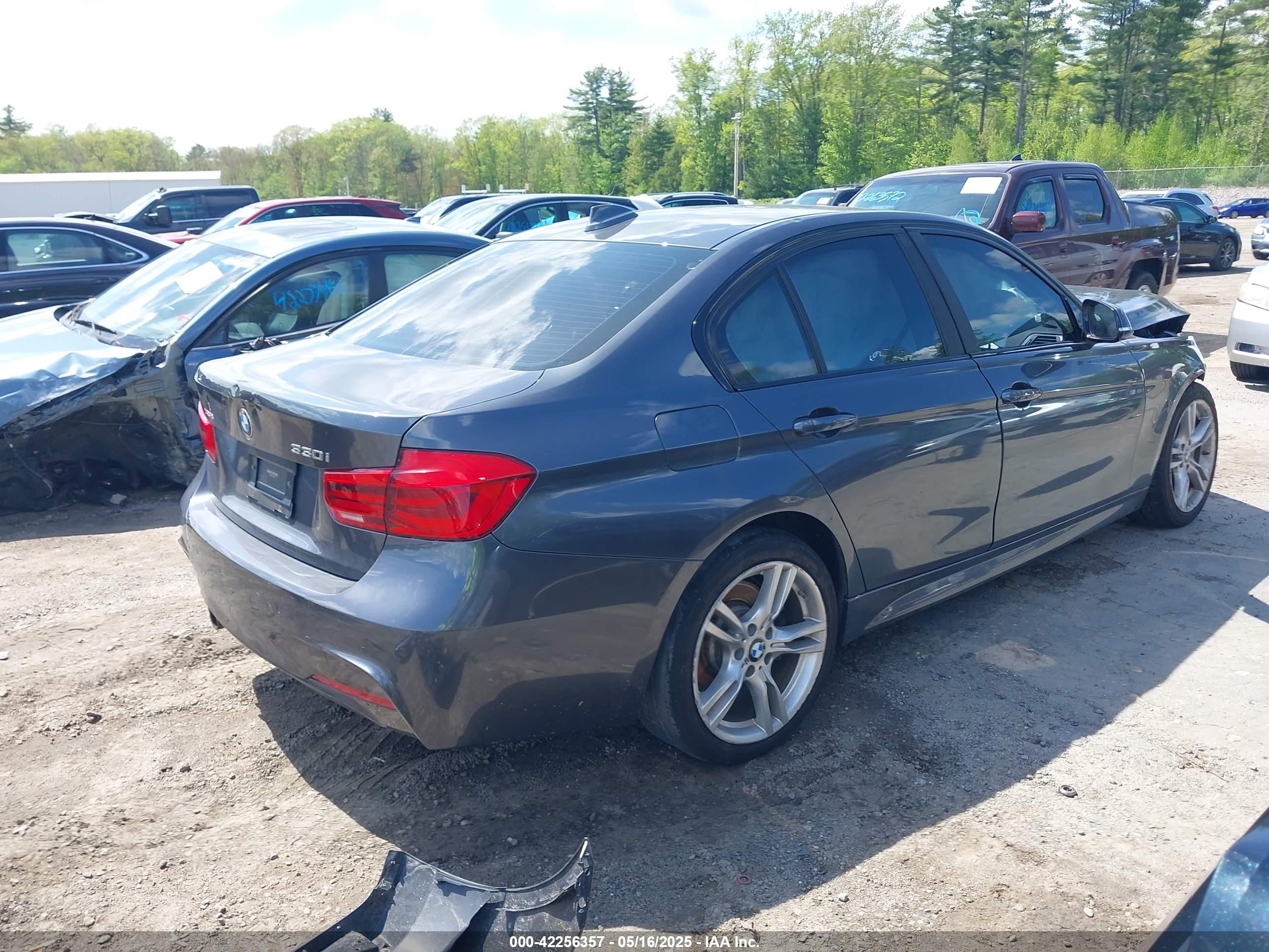 BMW 330I image 4