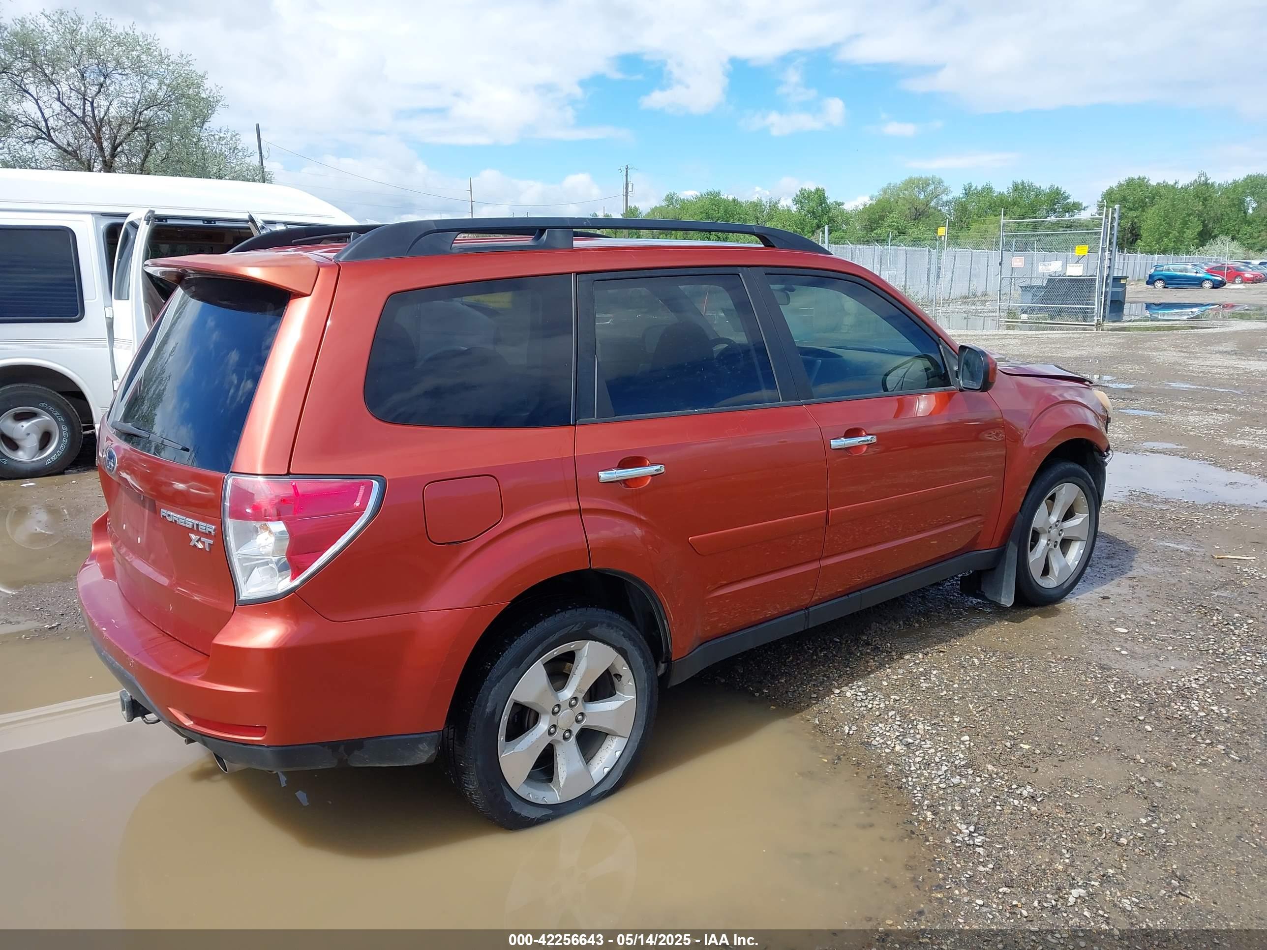 SUBARU FORESTER image 4