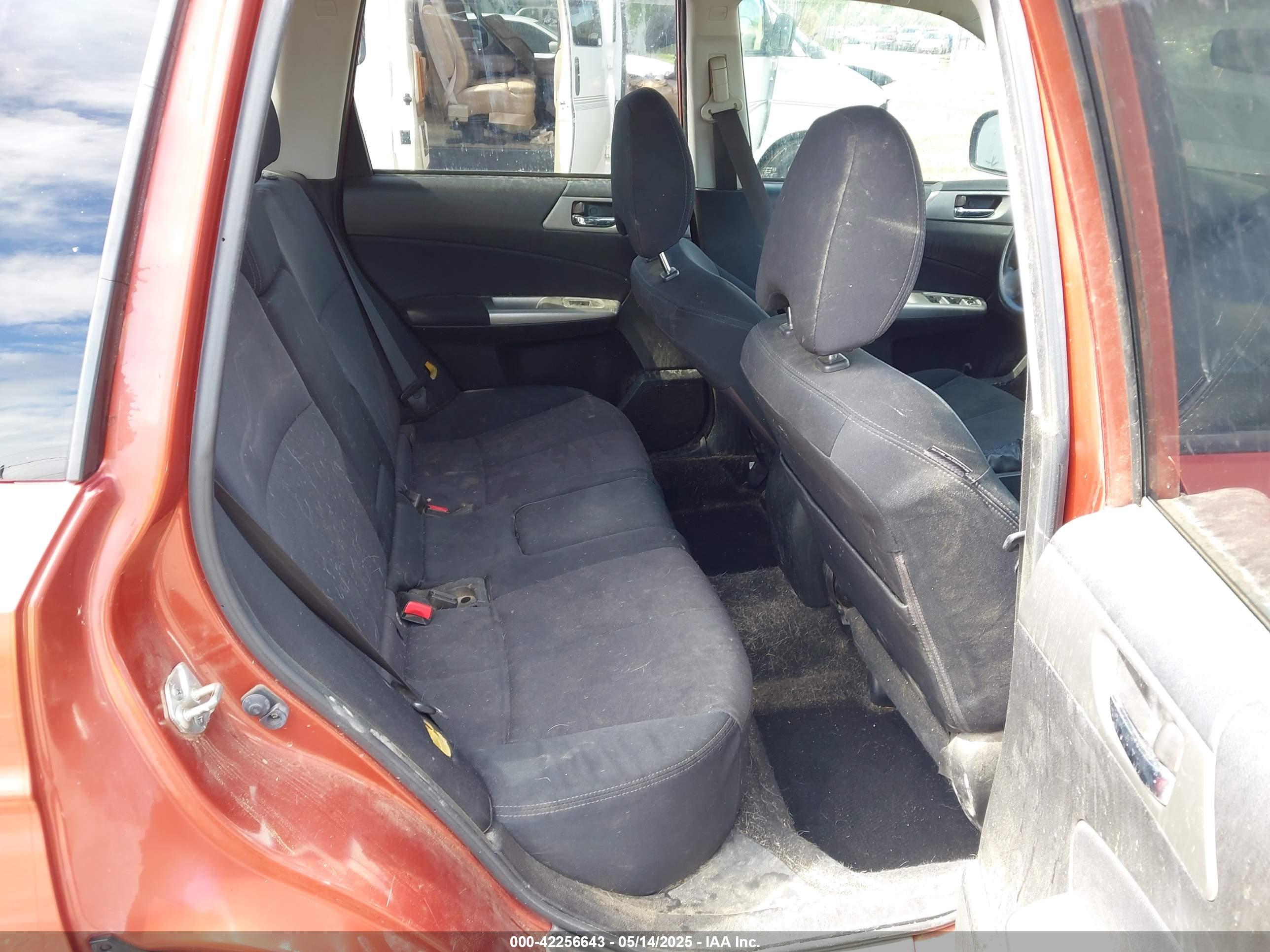 SUBARU FORESTER image 8