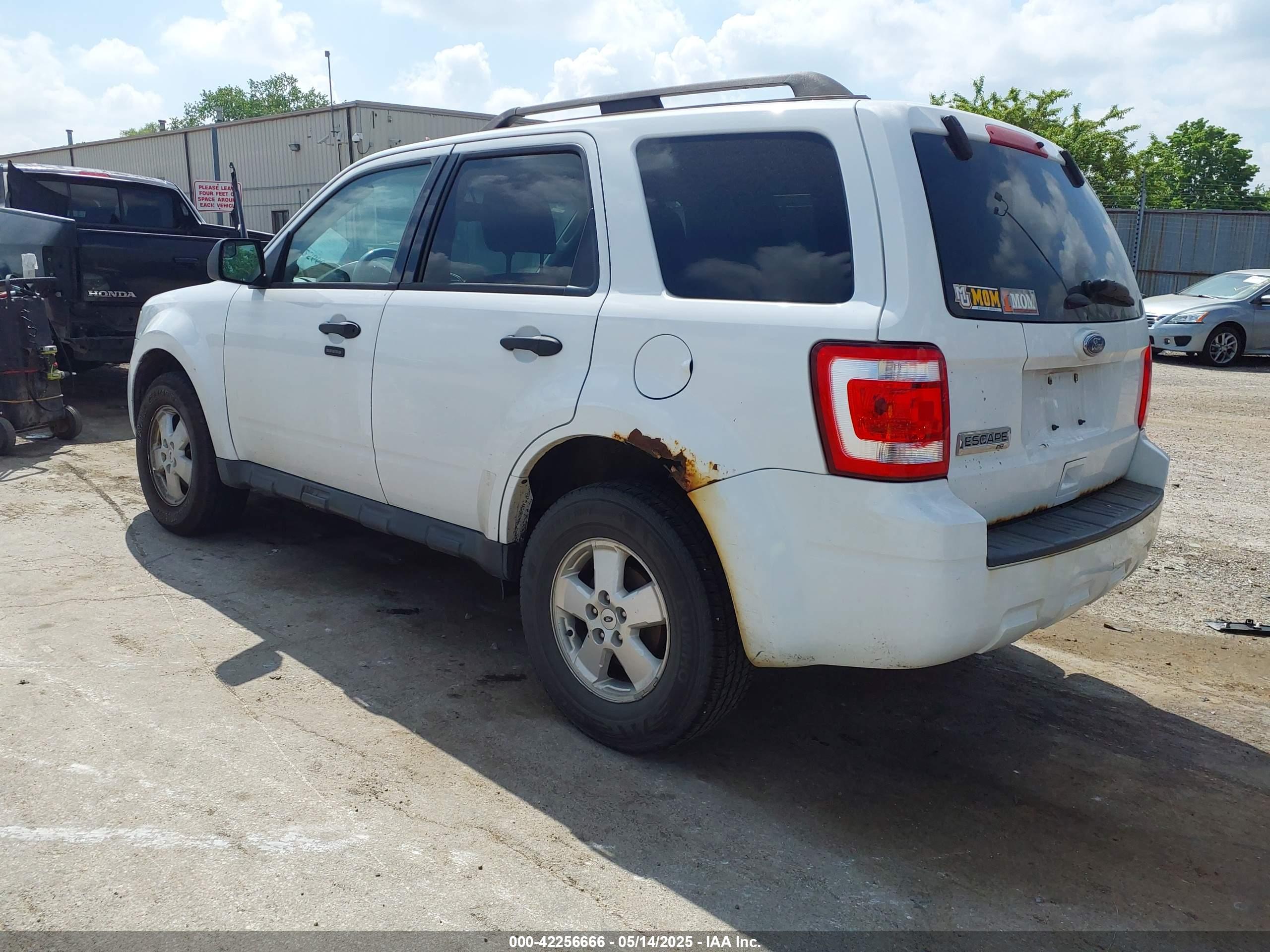 FORD ESCAPE image 3