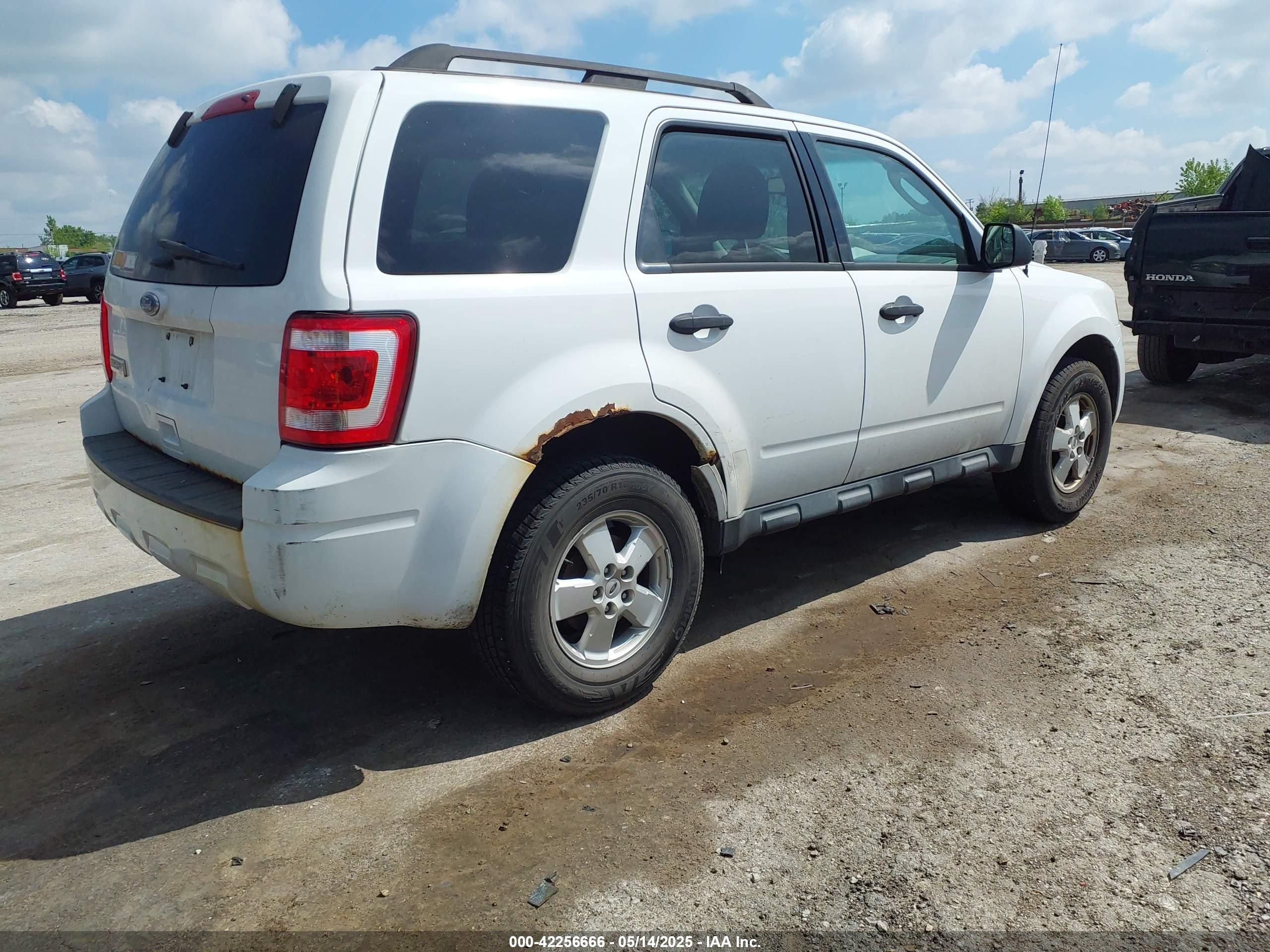 FORD ESCAPE image 4