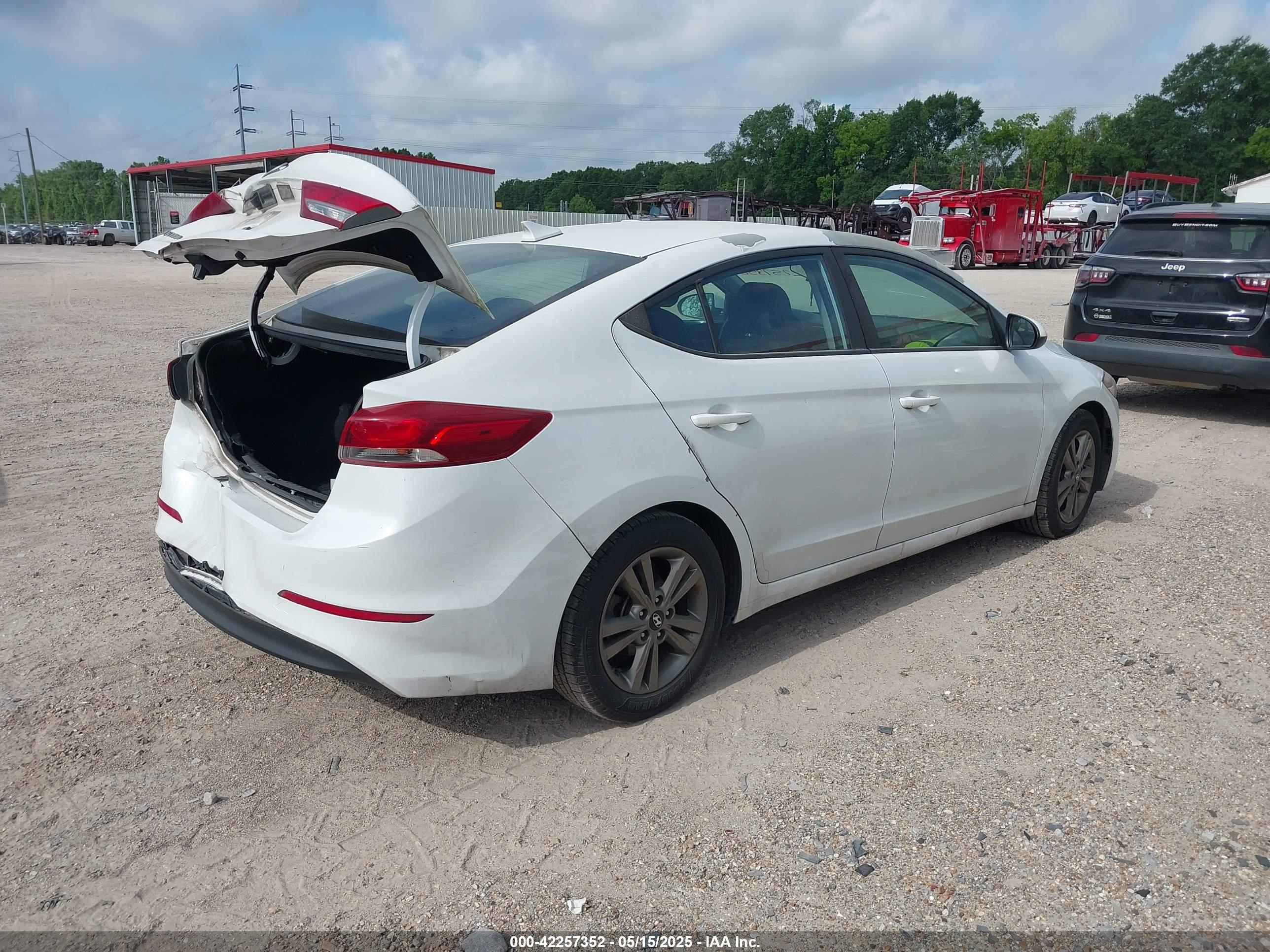HYUNDAI ELANTRA image 4