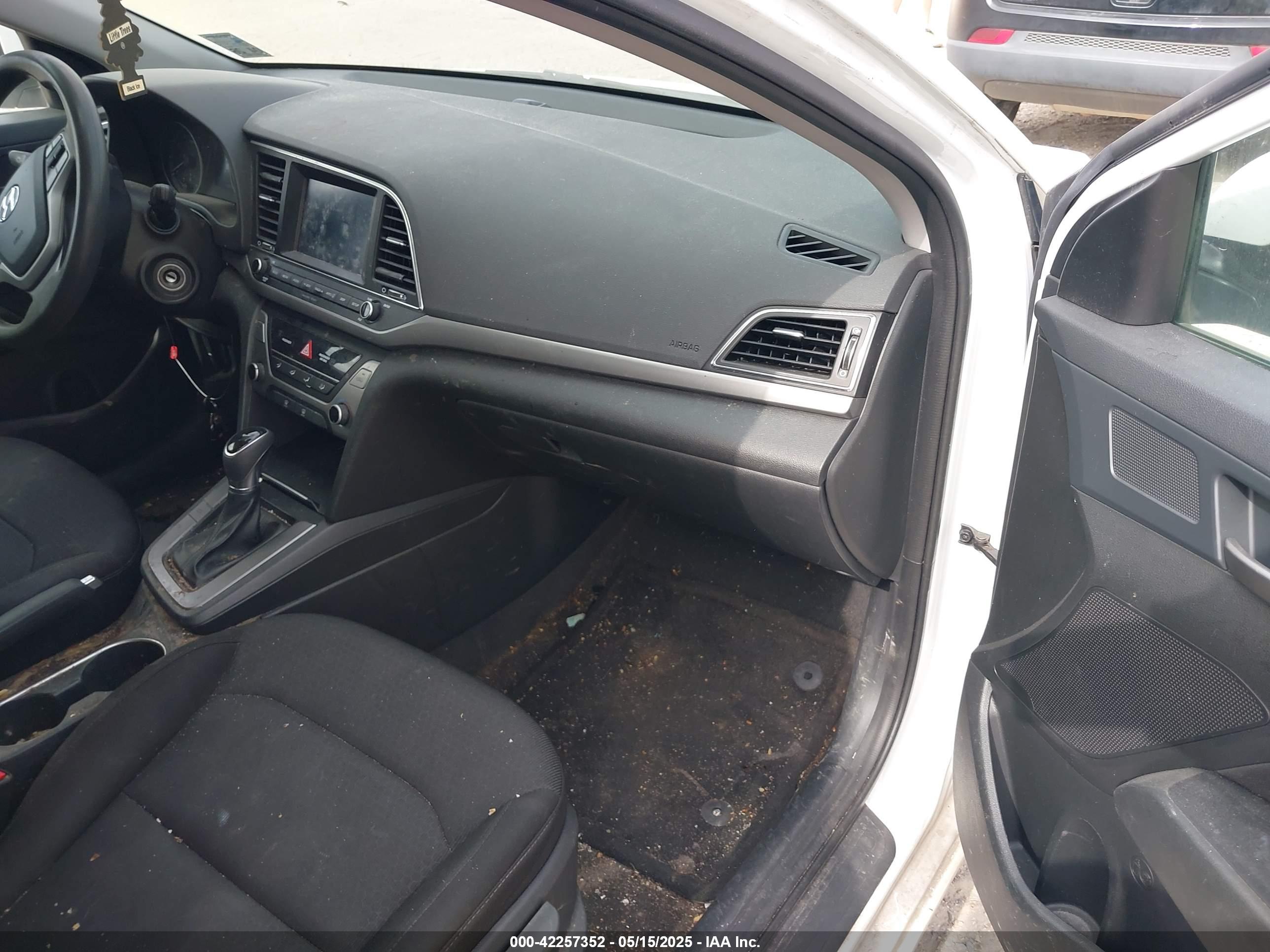 HYUNDAI ELANTRA image 5