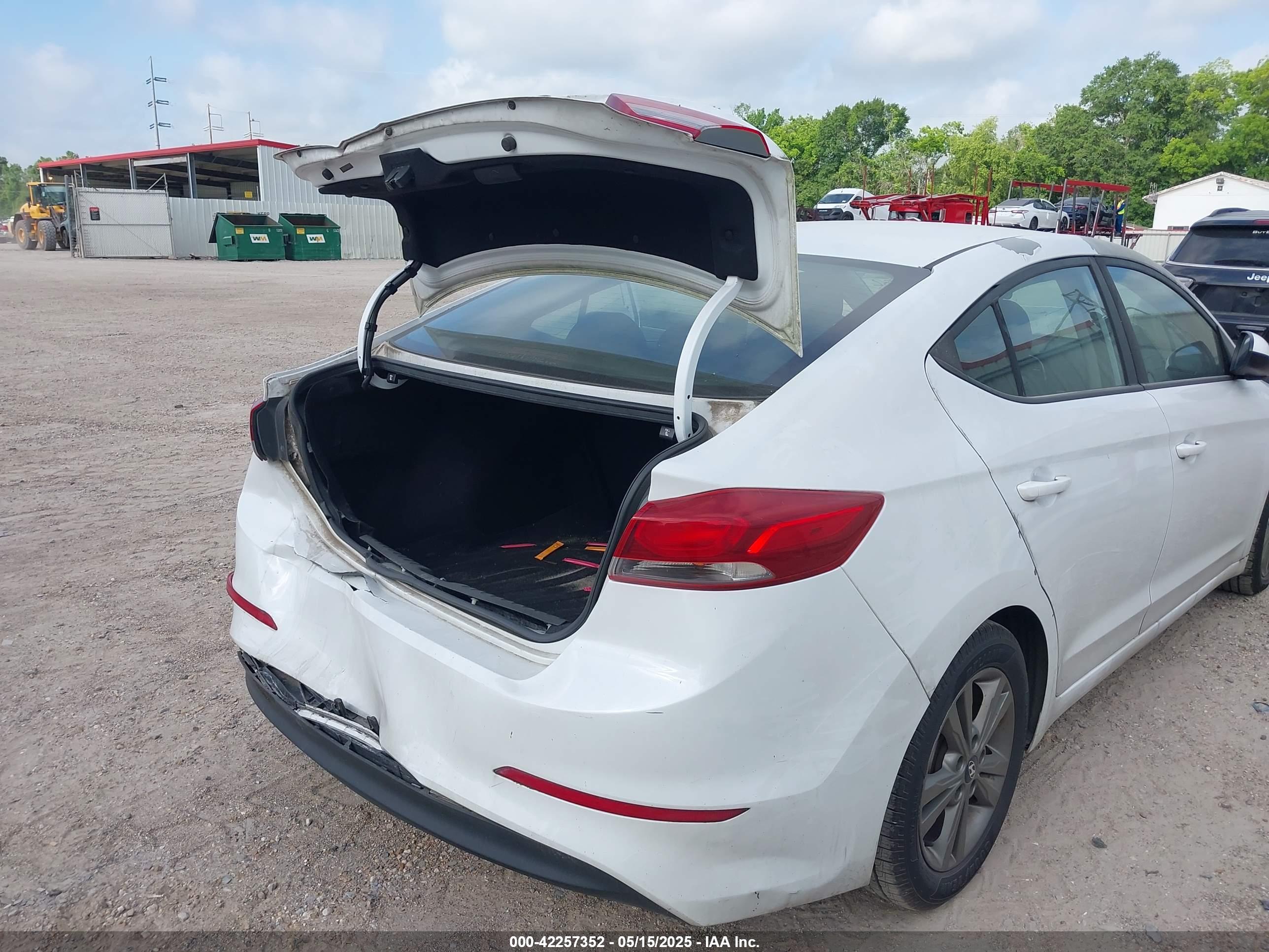 HYUNDAI ELANTRA image 6