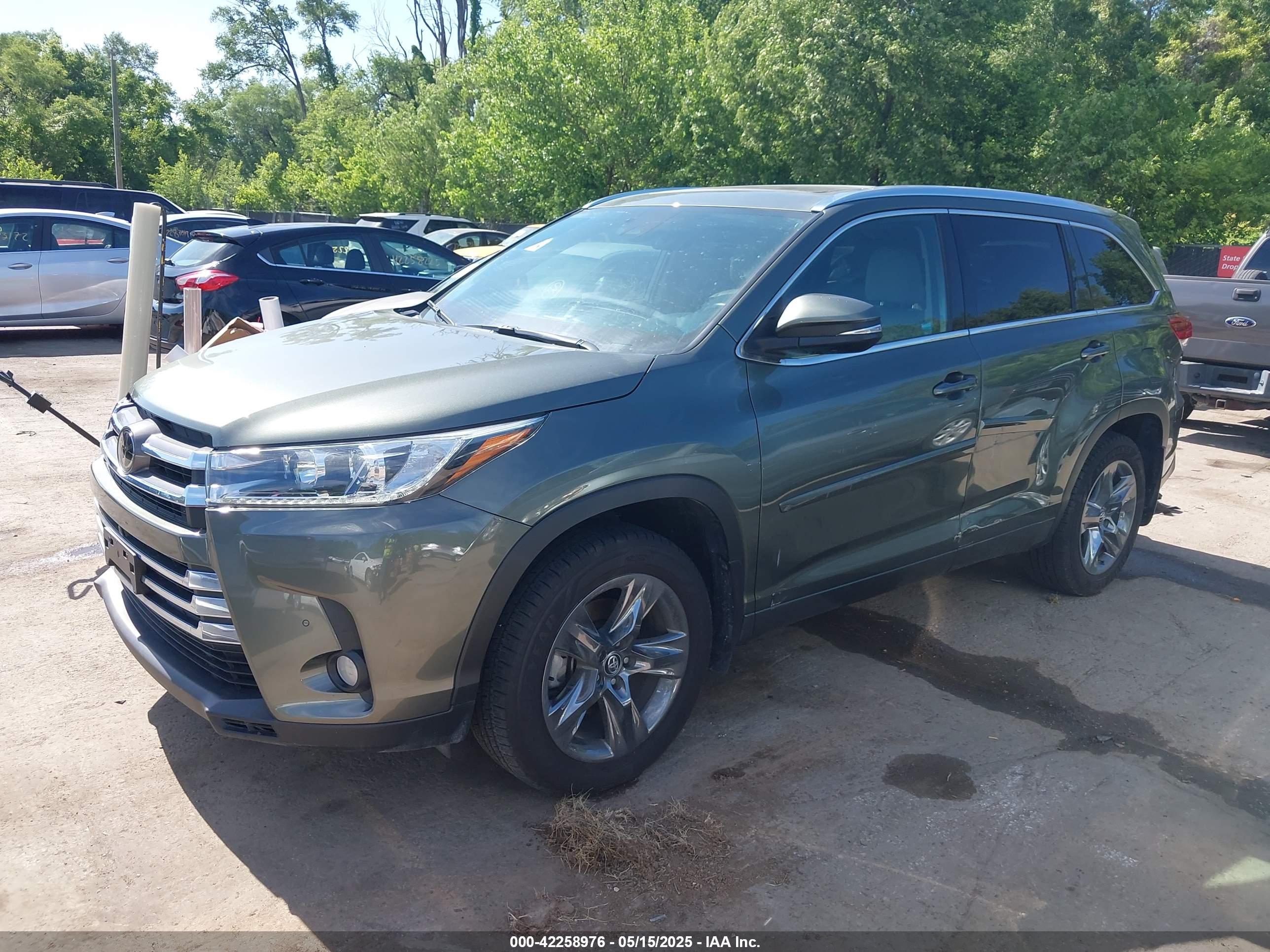 TOYOTA HIGHLANDER image 2