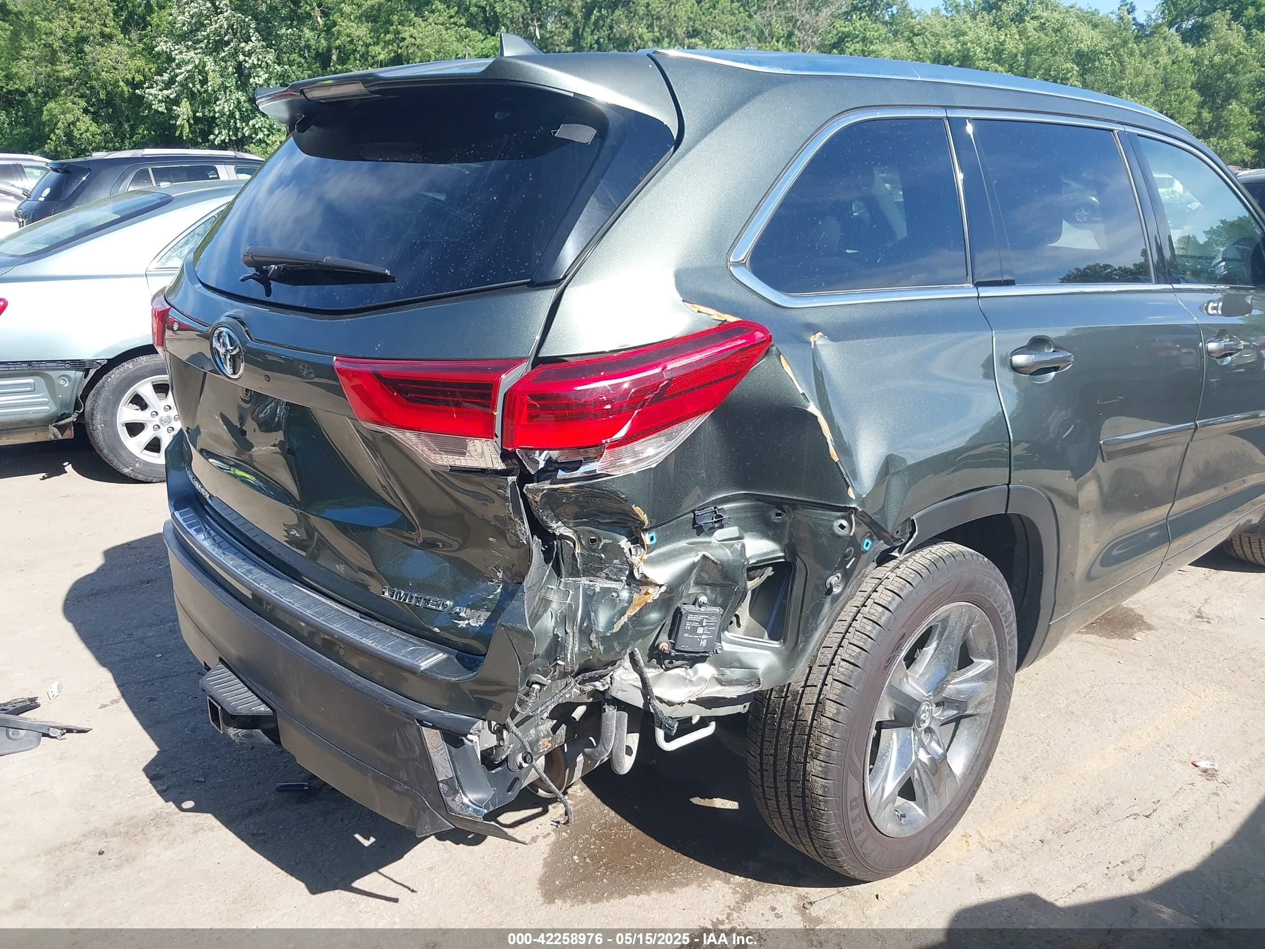TOYOTA HIGHLANDER image 6
