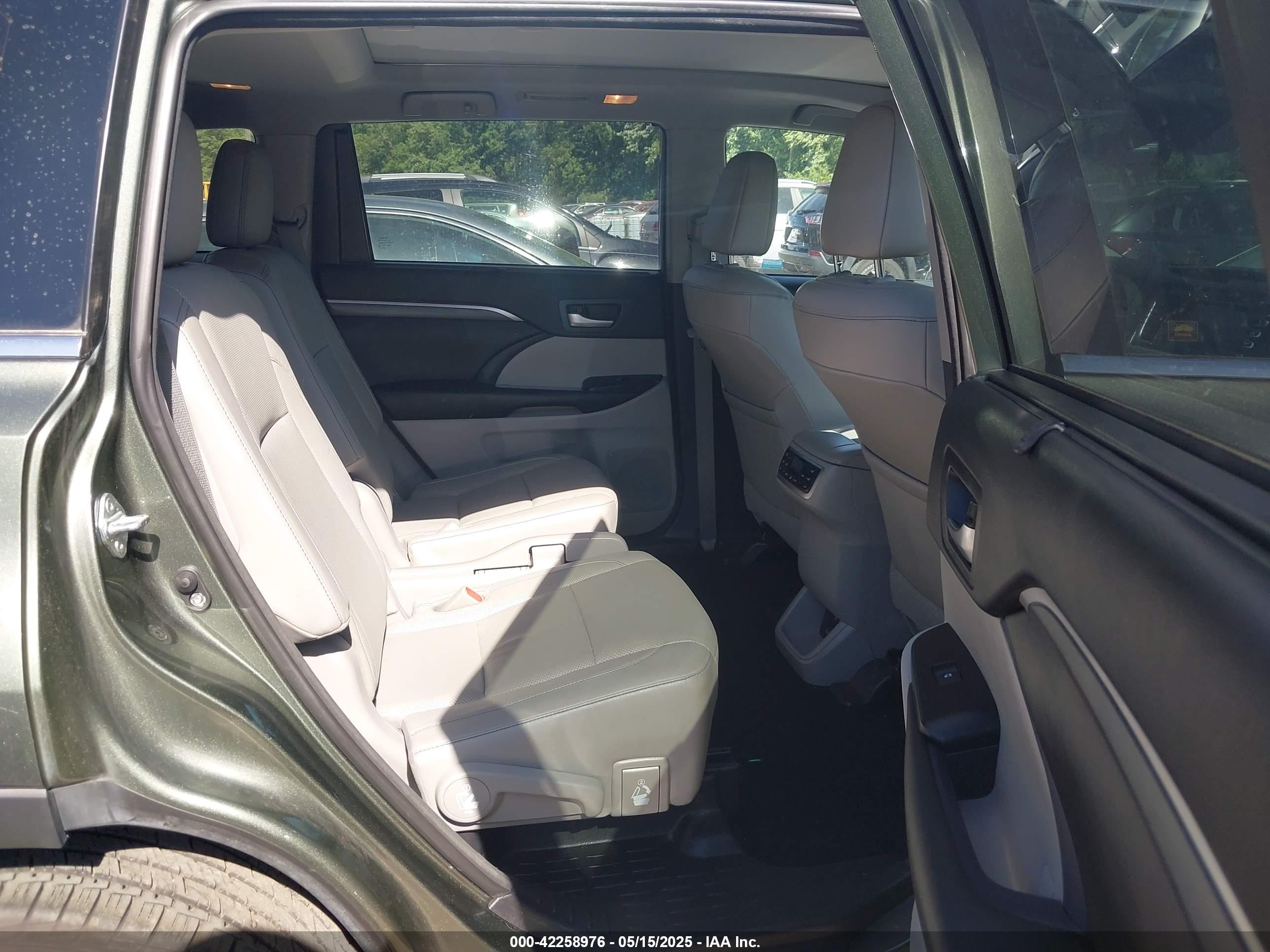 TOYOTA HIGHLANDER image 8