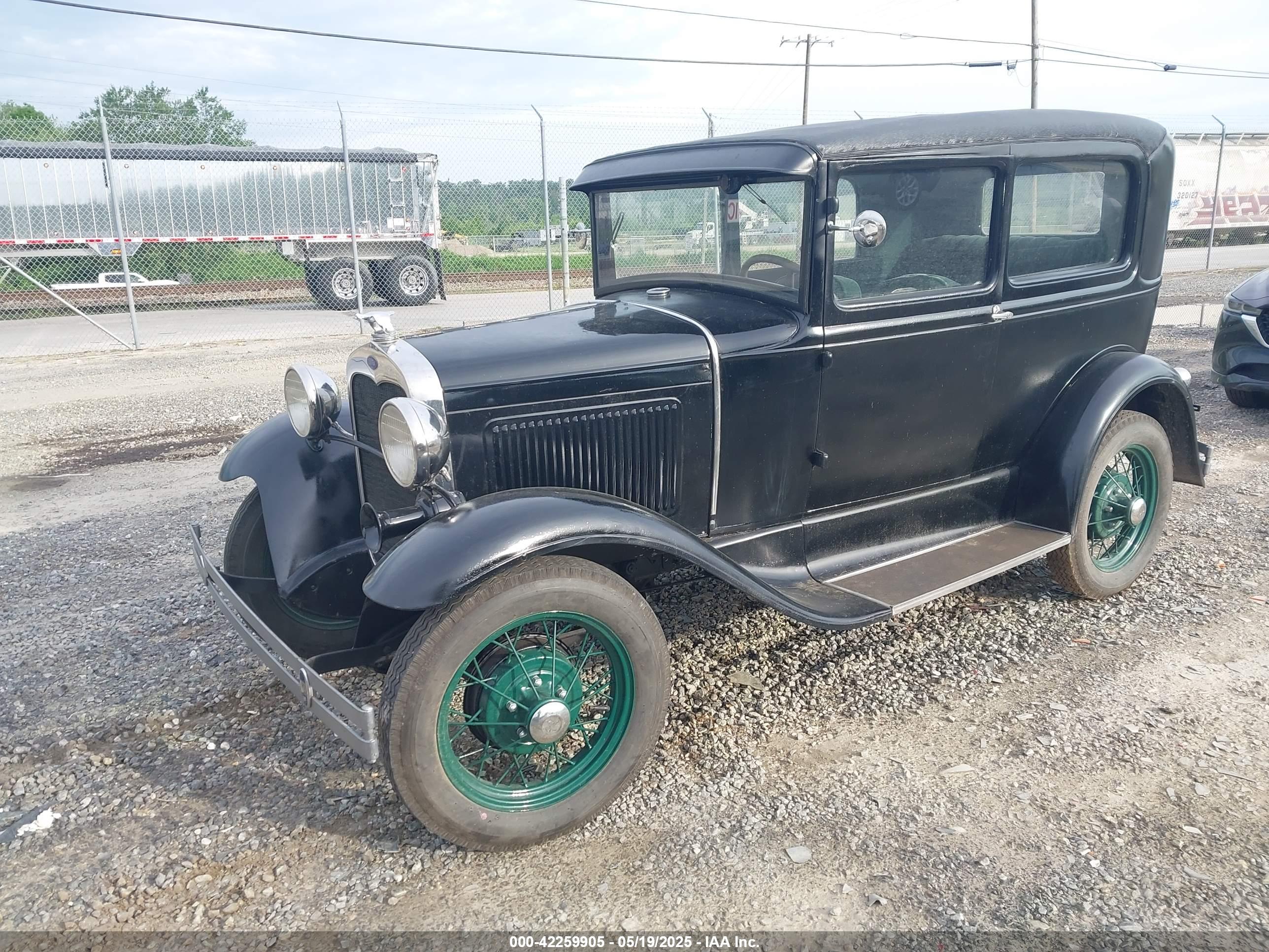 FORD MODEL image 2