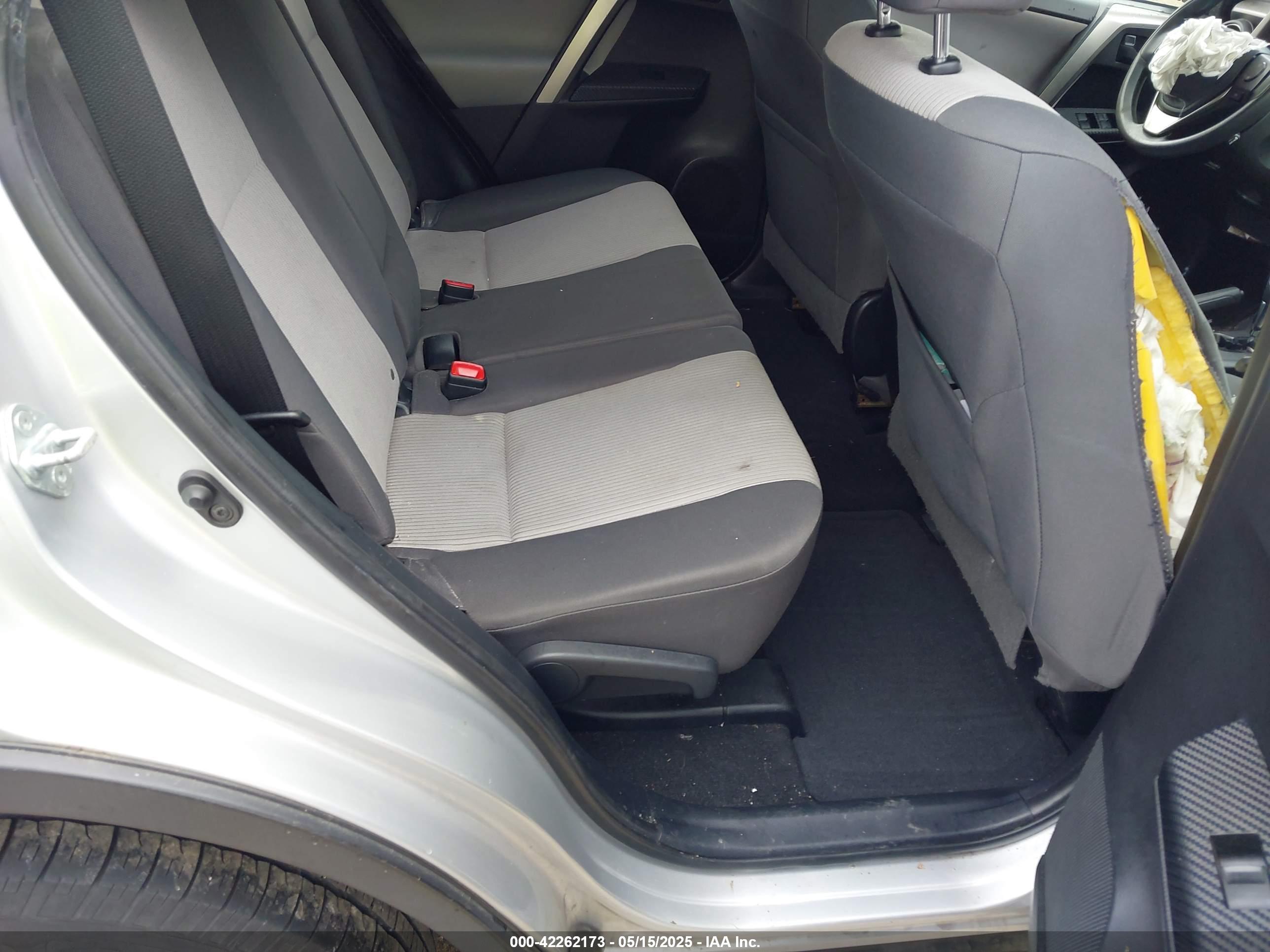 TOYOTA RAV4 image 8