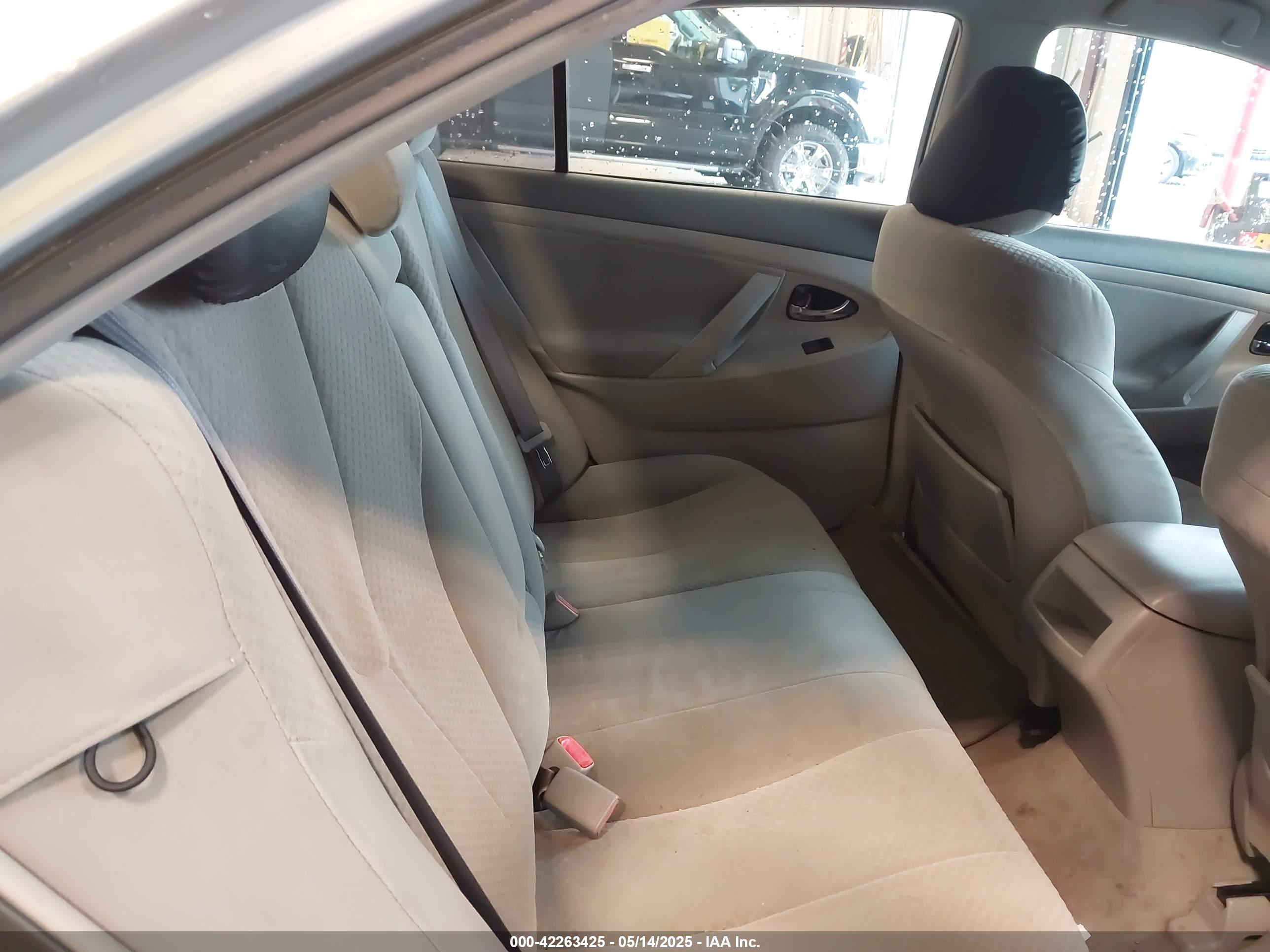 TOYOTA CAMRY image 8