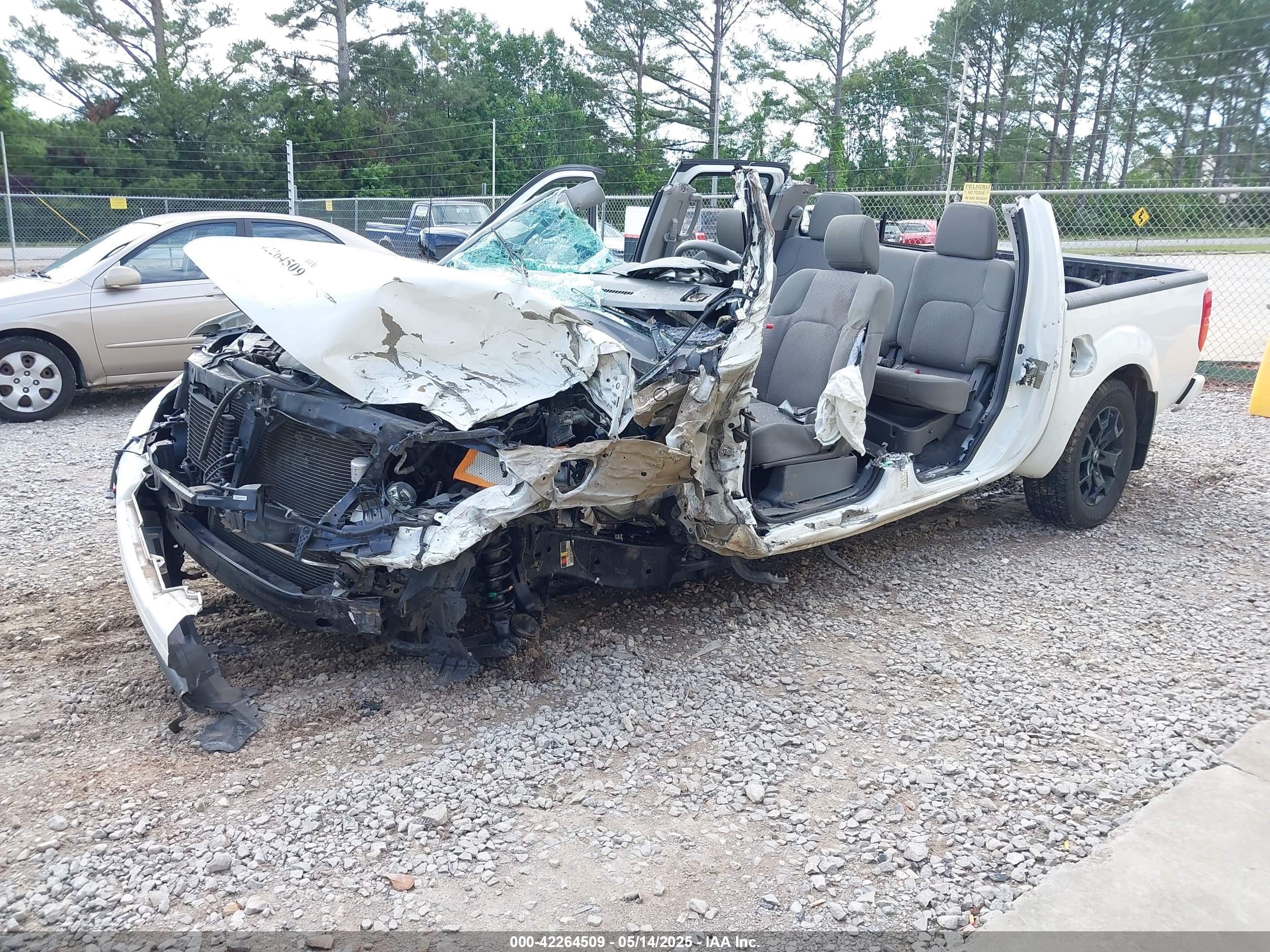 NISSAN FRONTIER image 2