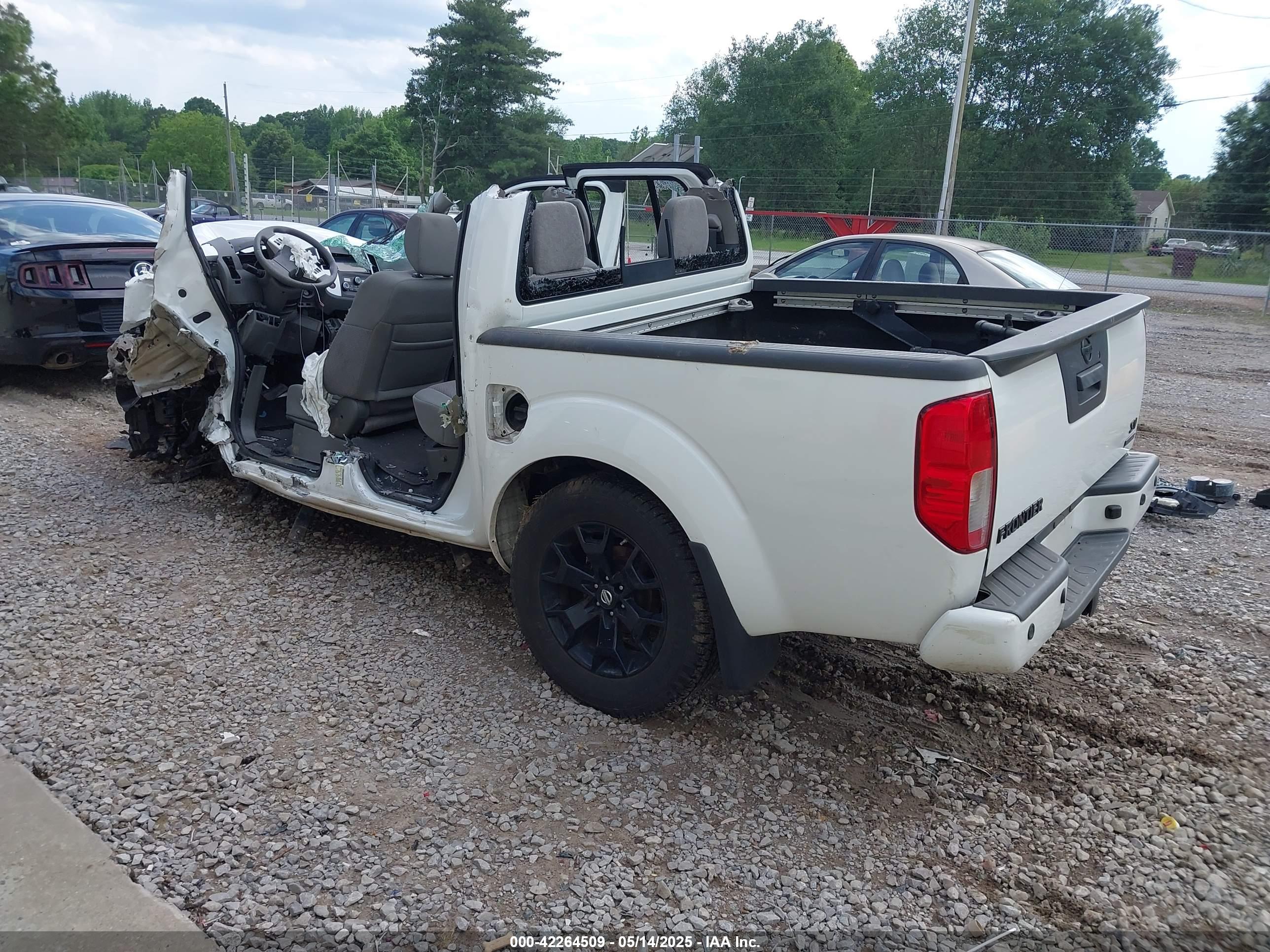 NISSAN FRONTIER image 3