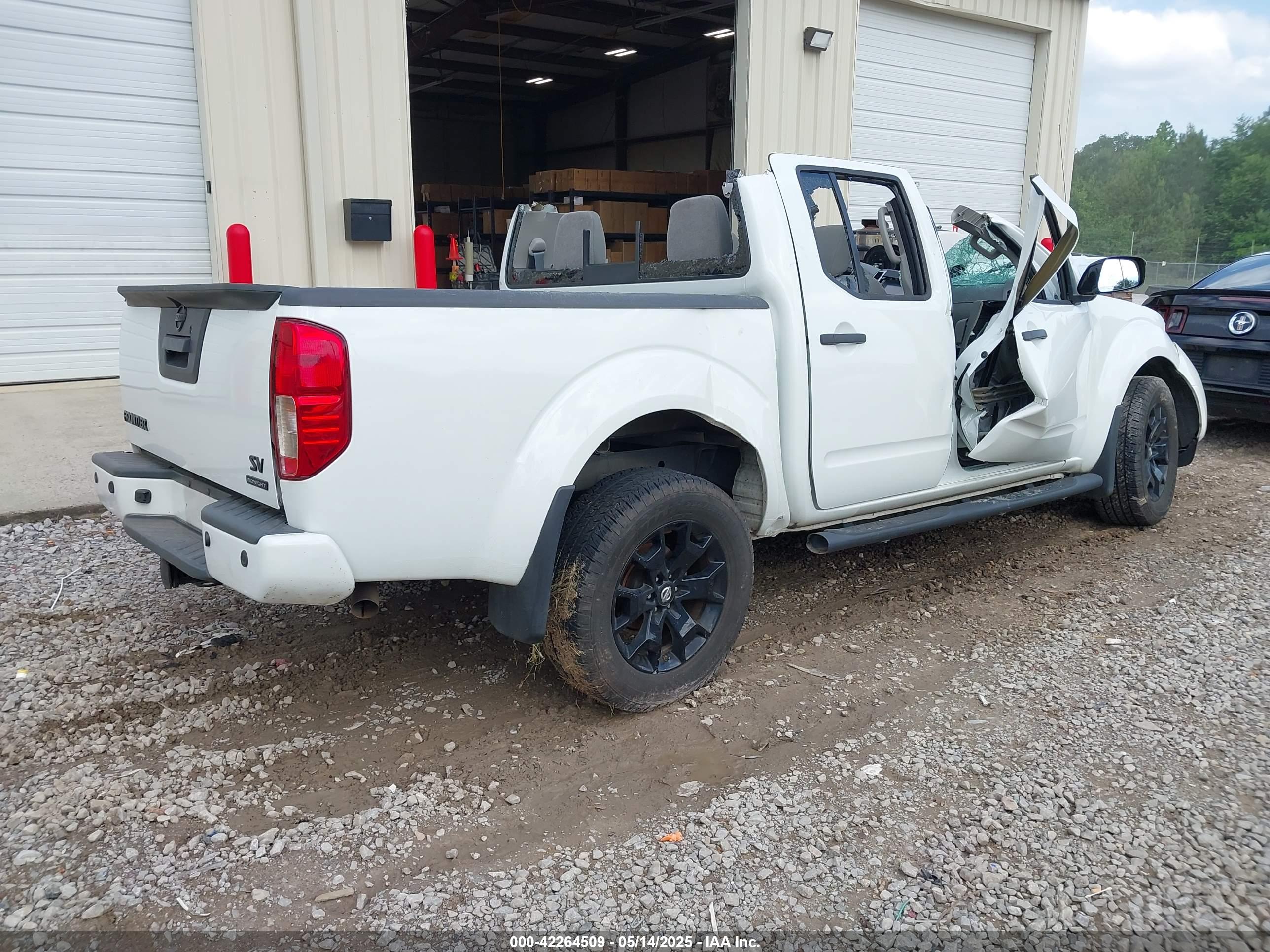 NISSAN FRONTIER image 4