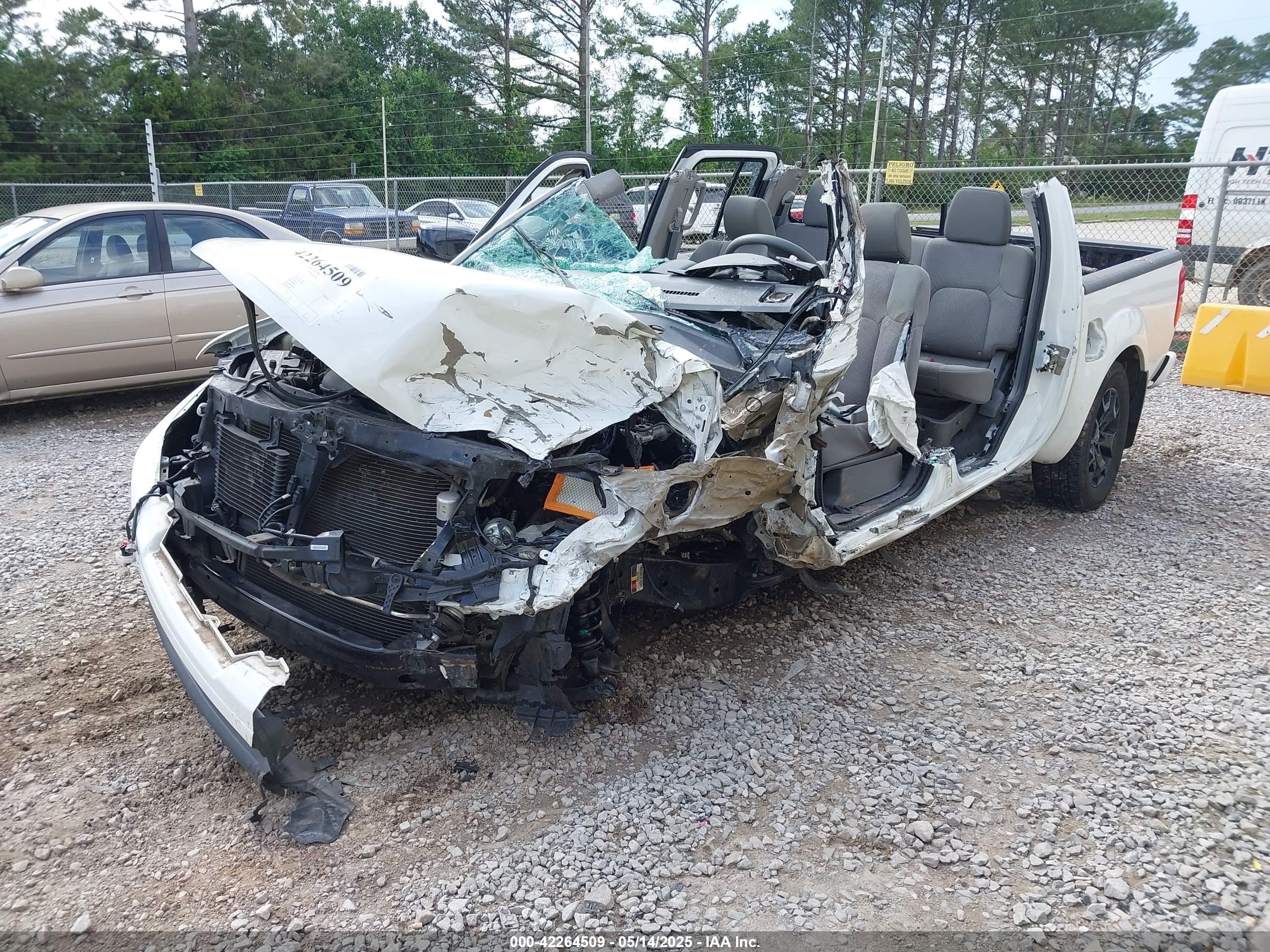 NISSAN FRONTIER image 6