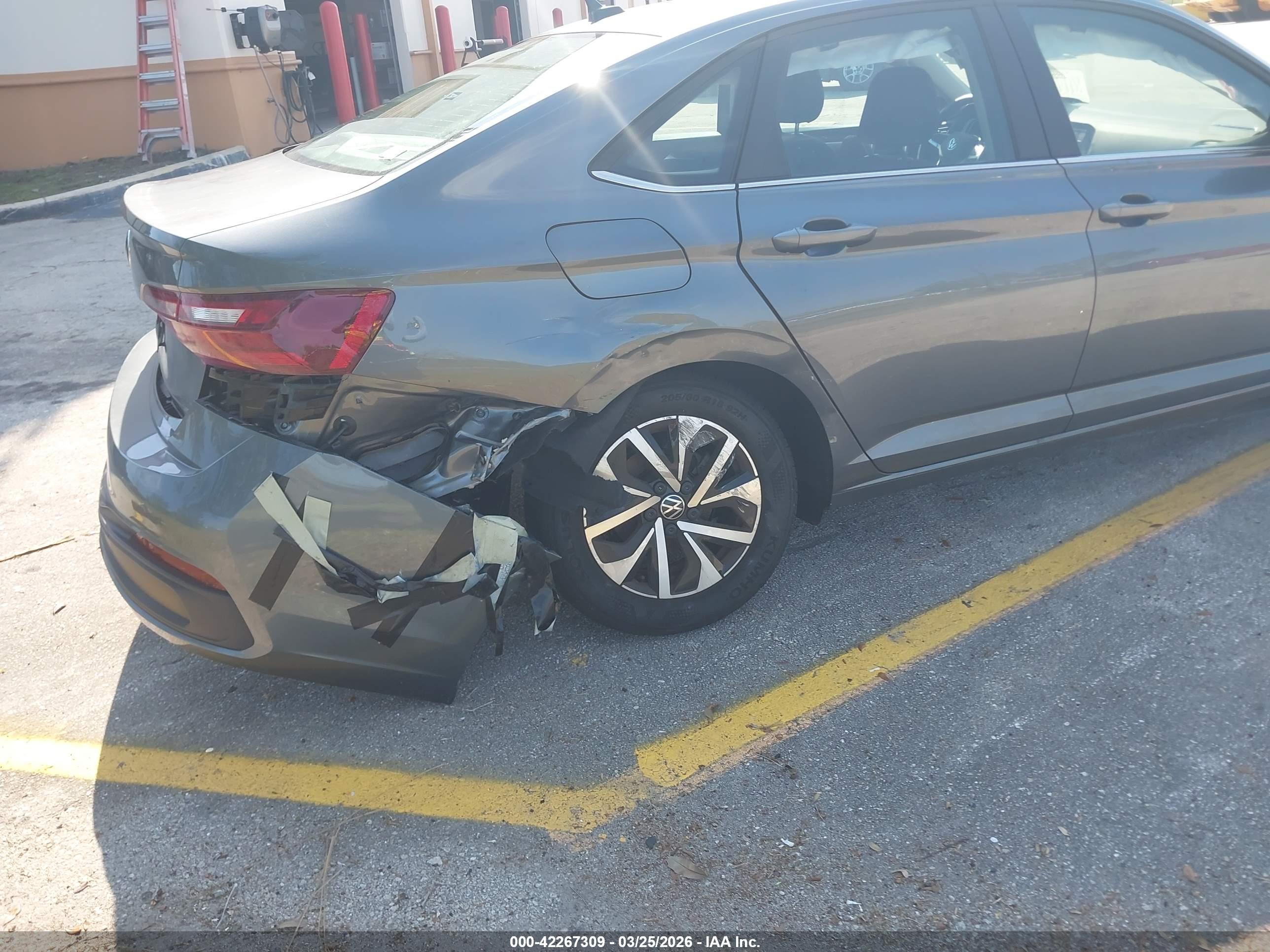 VOLKSWAGEN JETTA image 6