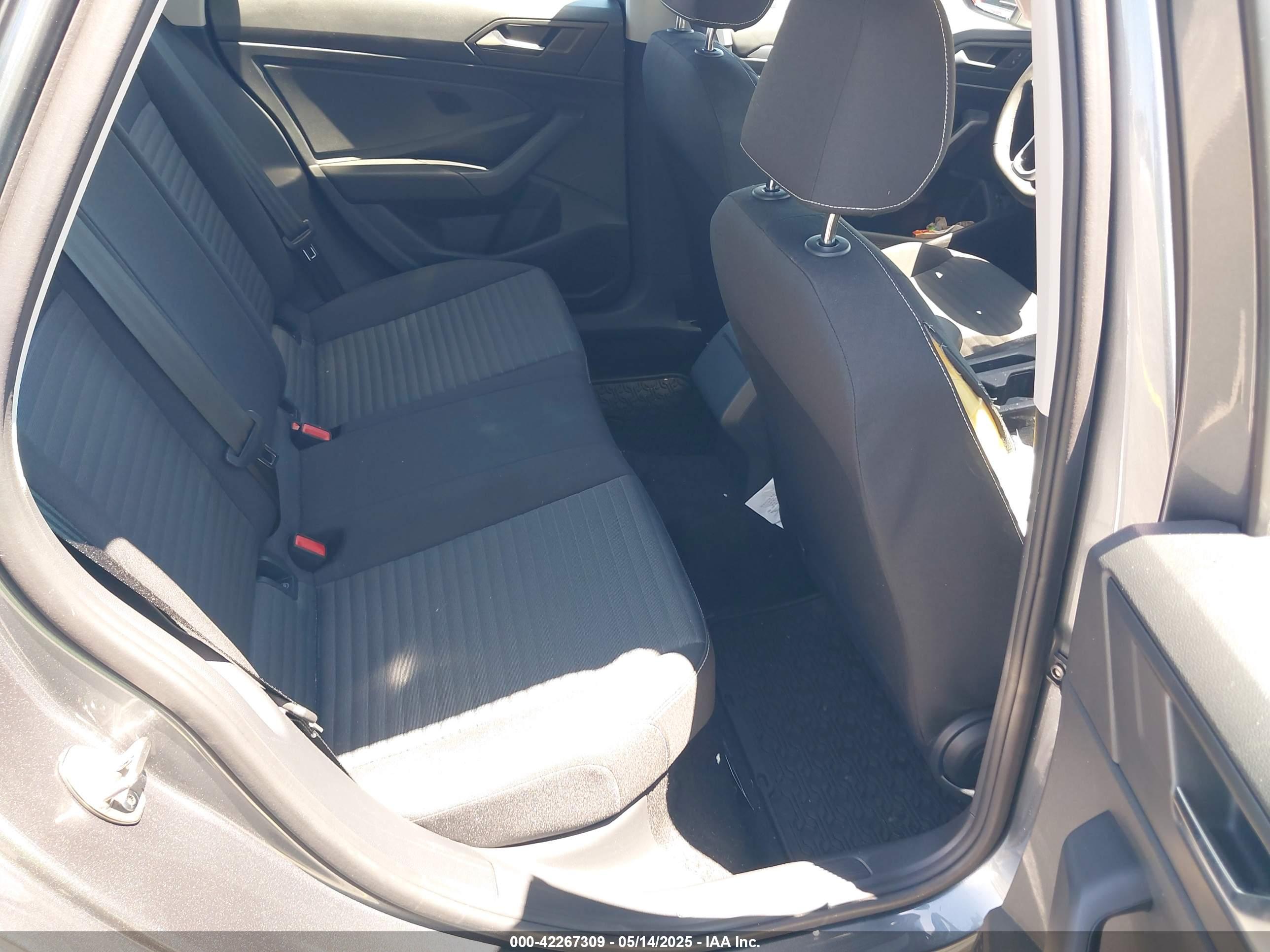VOLKSWAGEN JETTA image 8