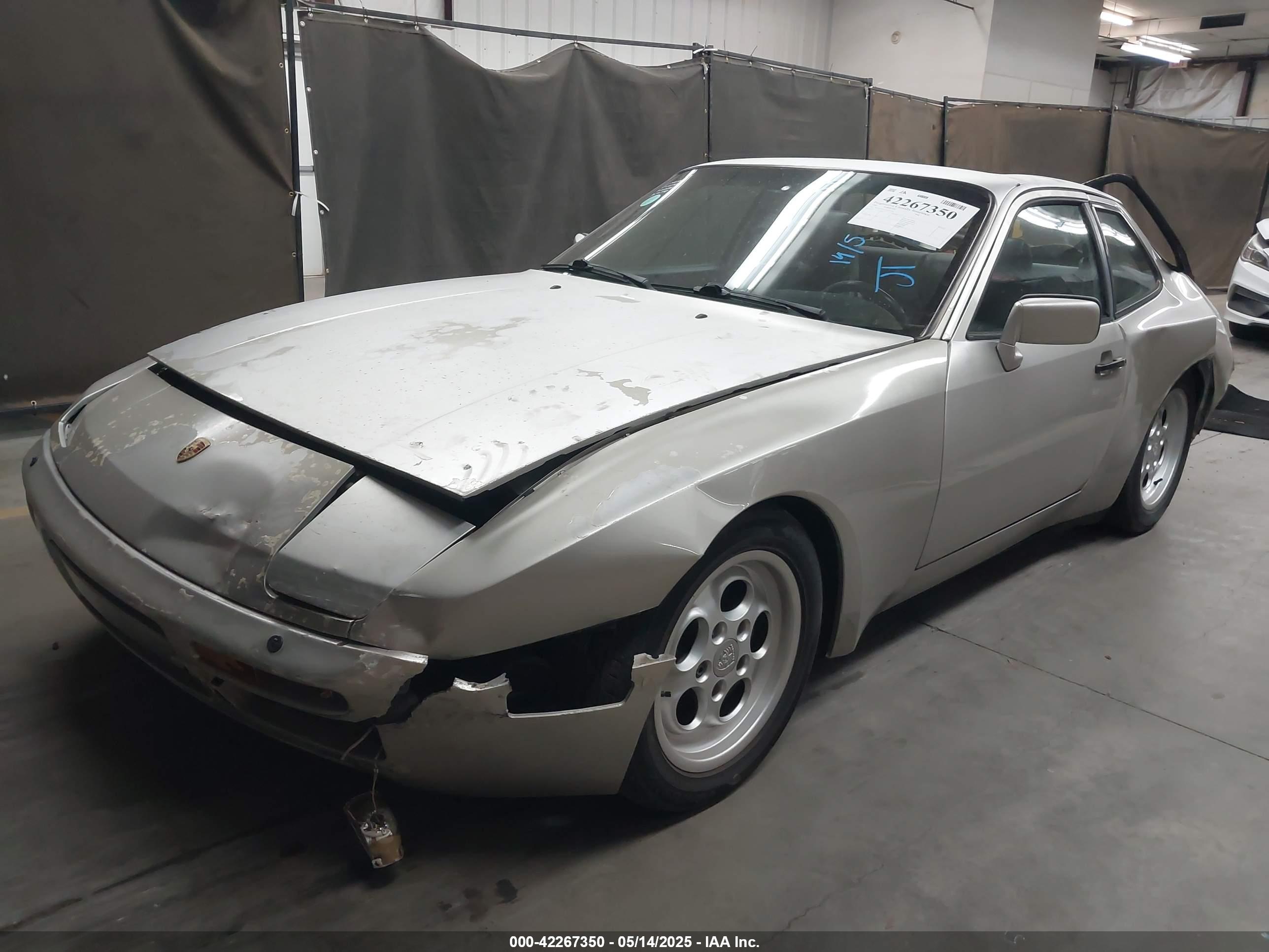 PORSCHE 944 image 2