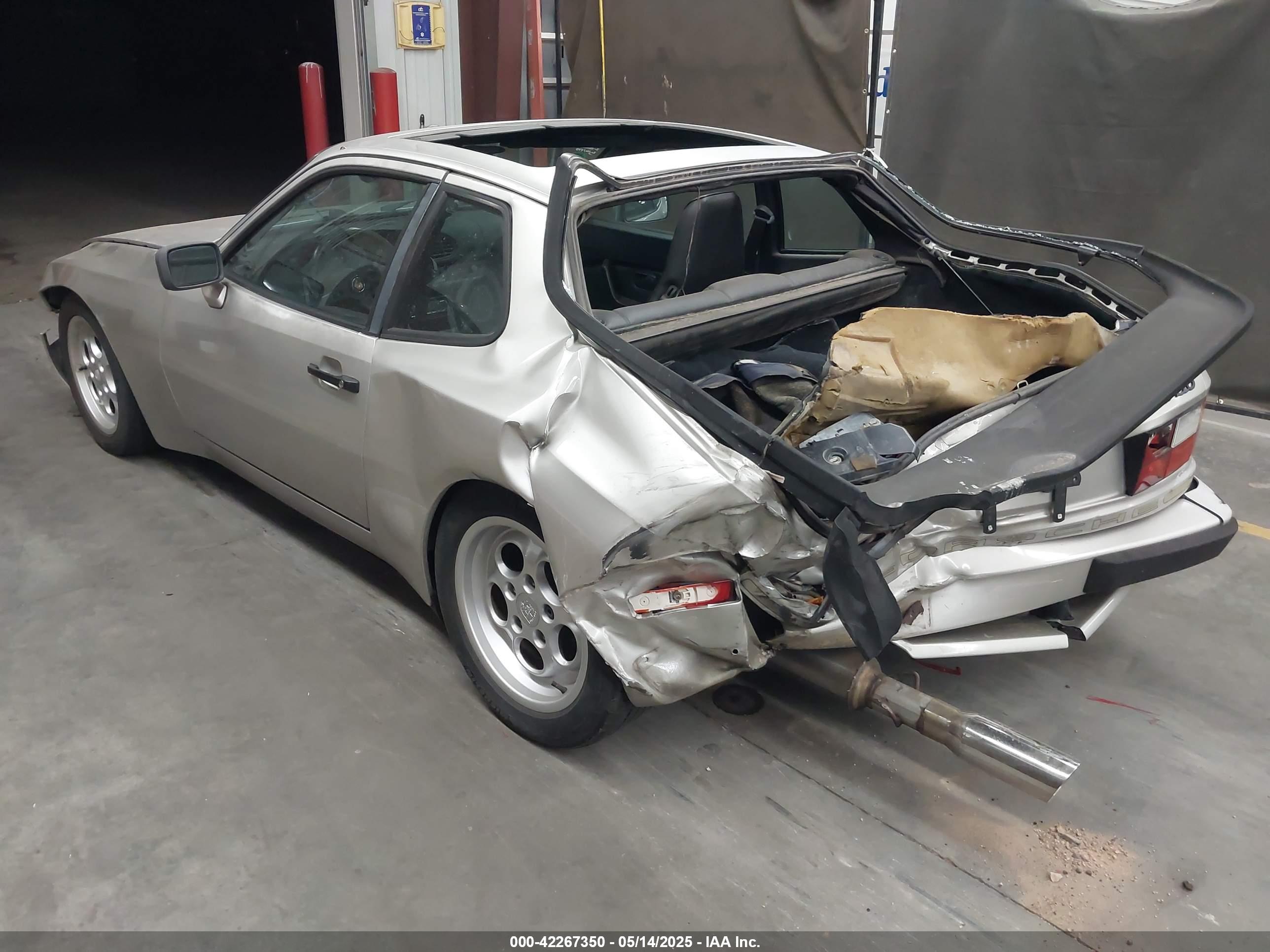 PORSCHE 944 image 3