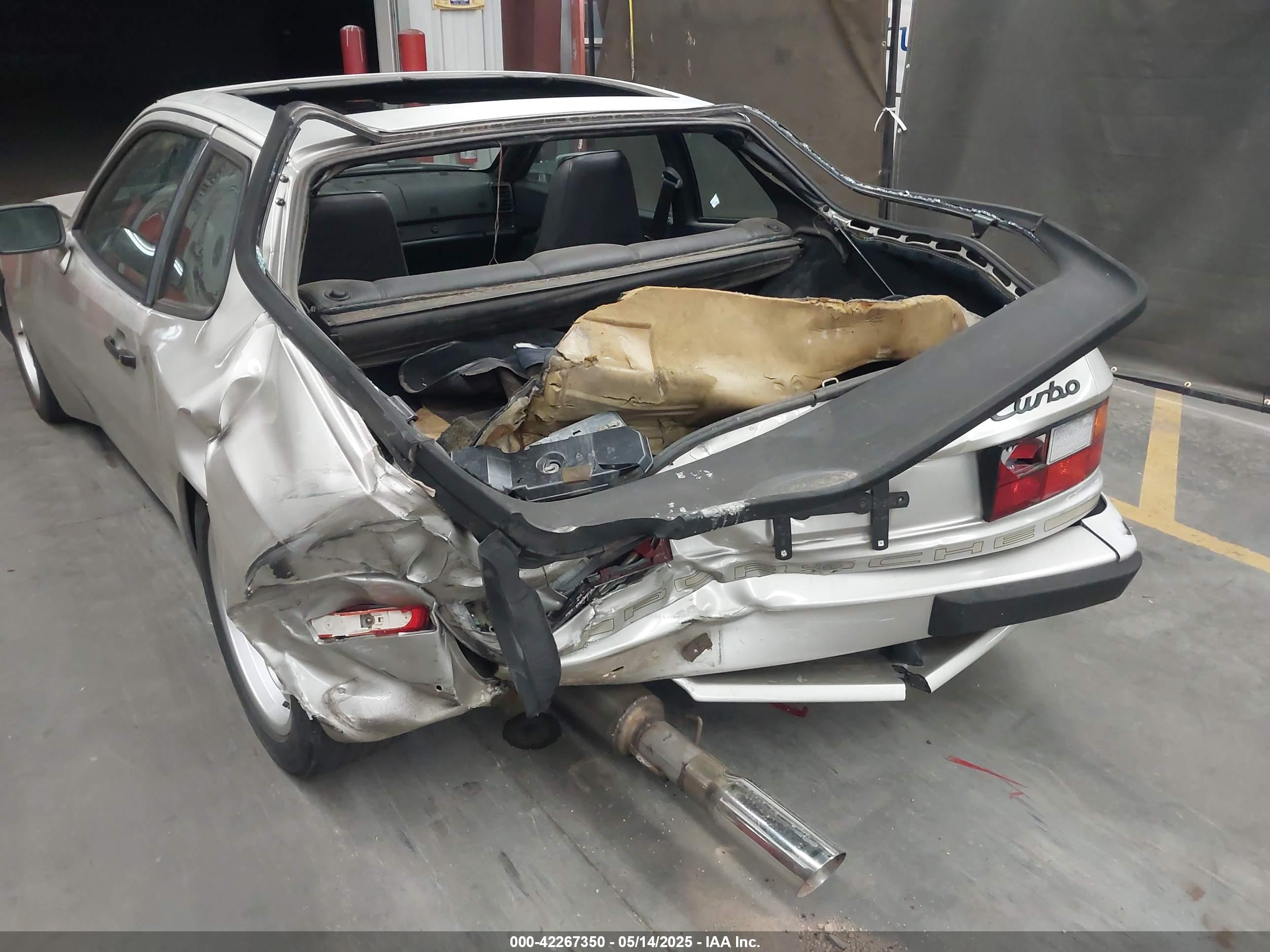 PORSCHE 944 image 6