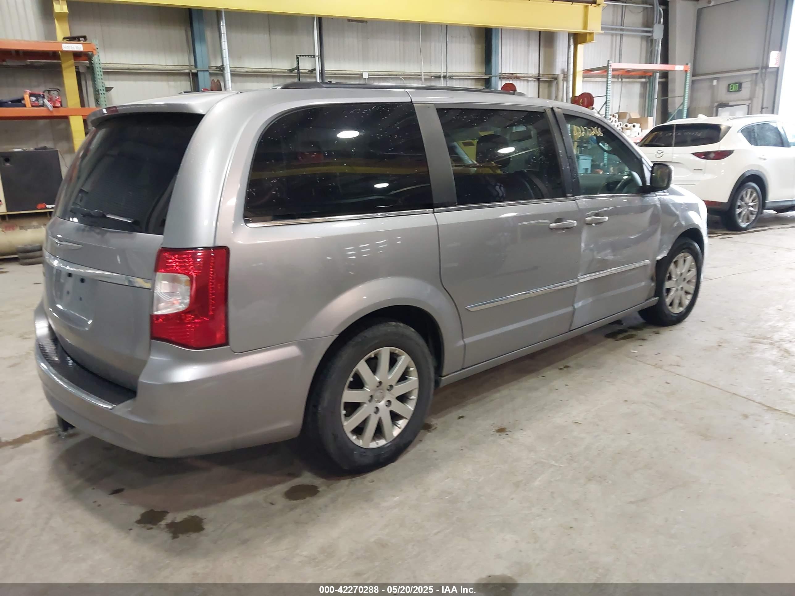 CHRYSLER TOWN image 4