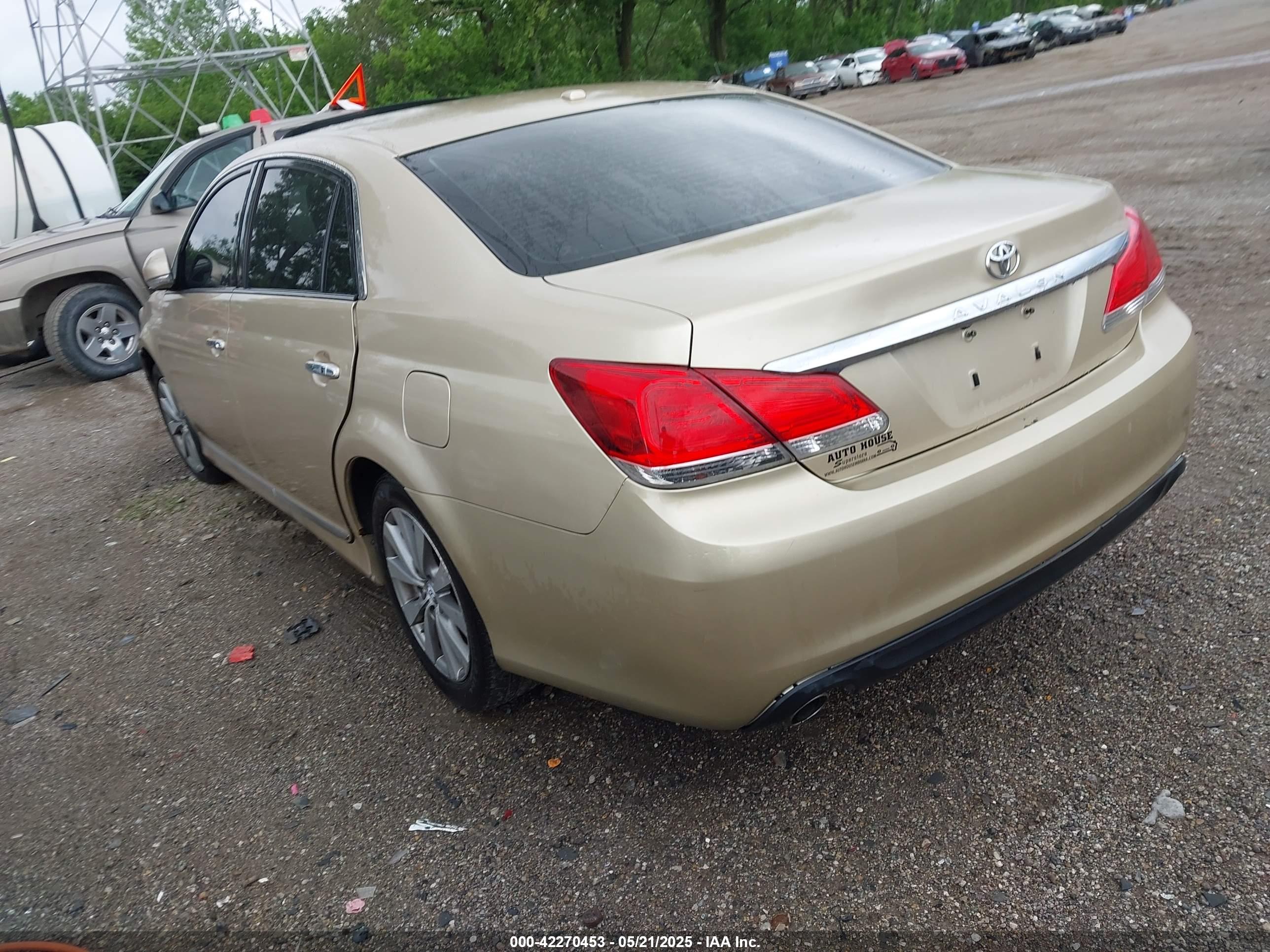 TOYOTA AVALON image 3