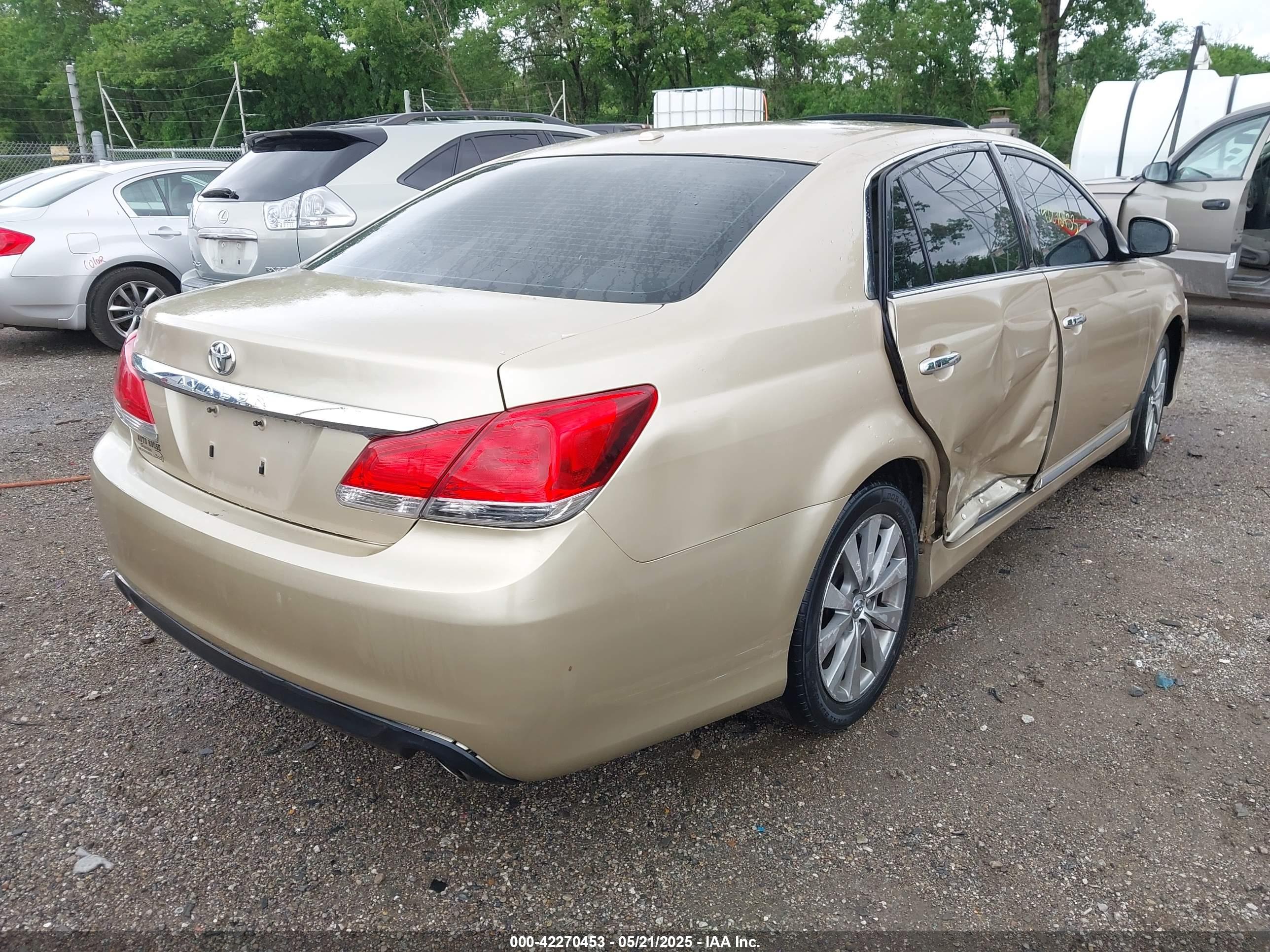 TOYOTA AVALON image 4
