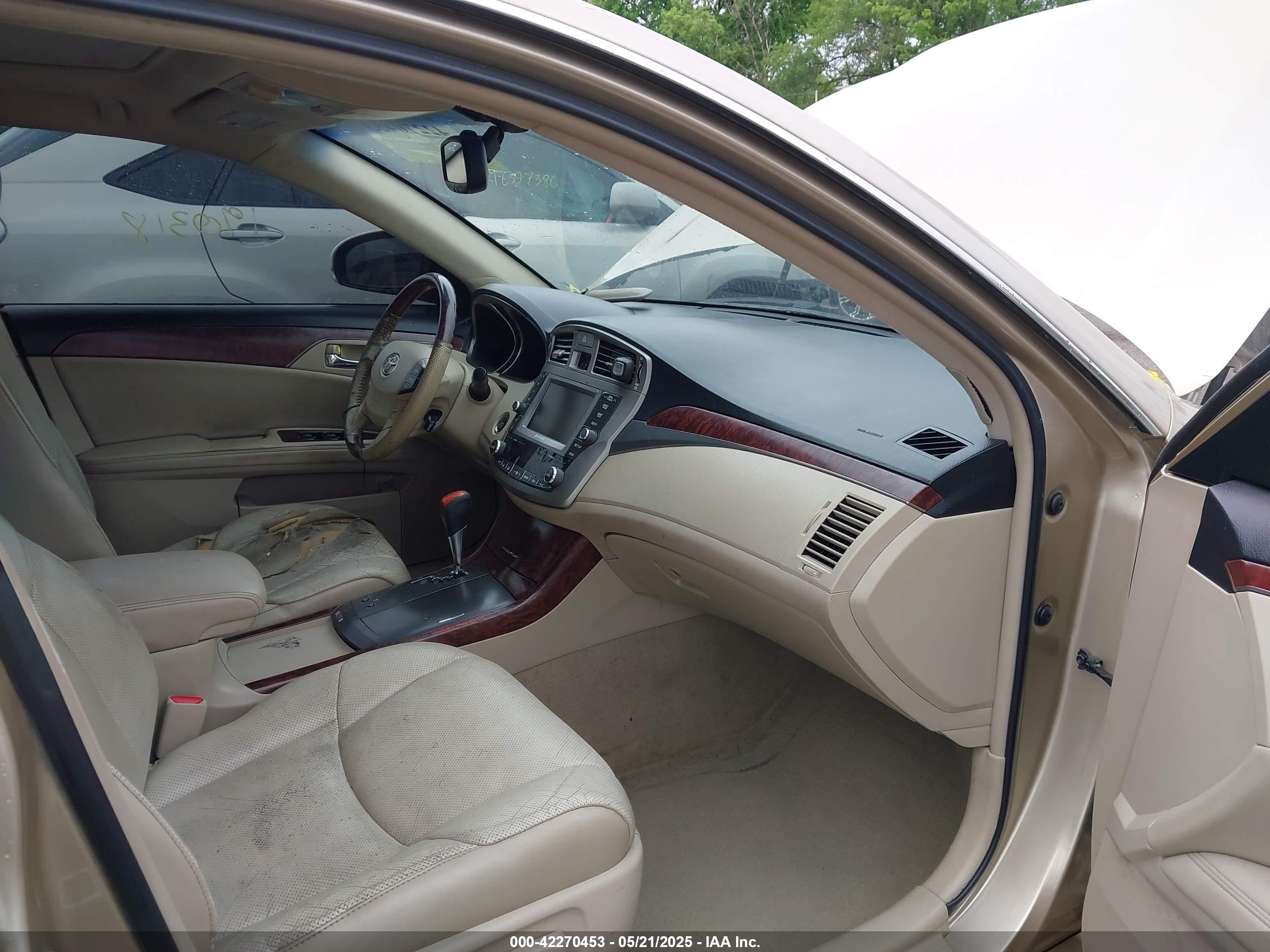 TOYOTA AVALON image 5