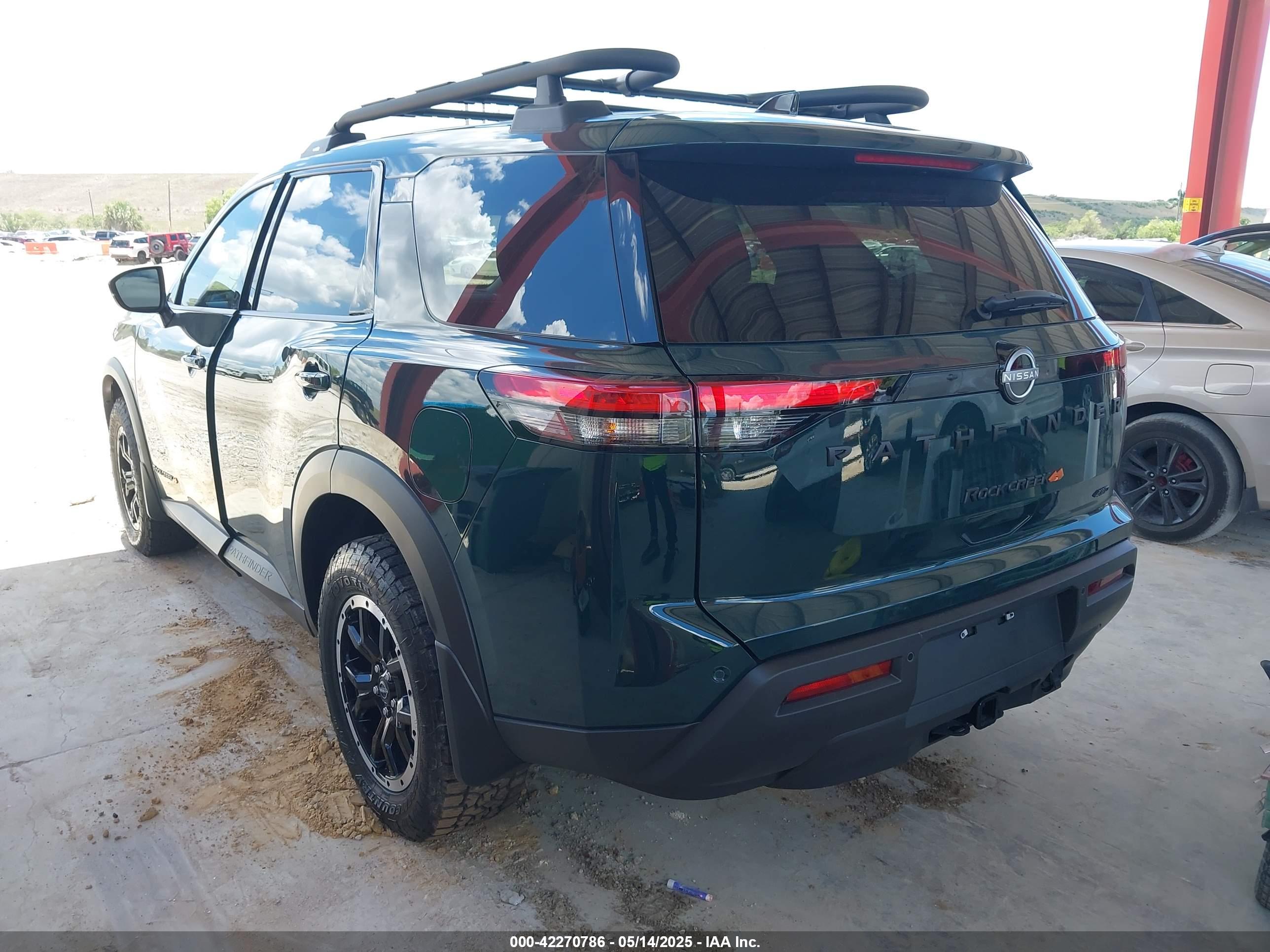 NISSAN PATHFINDER image 3