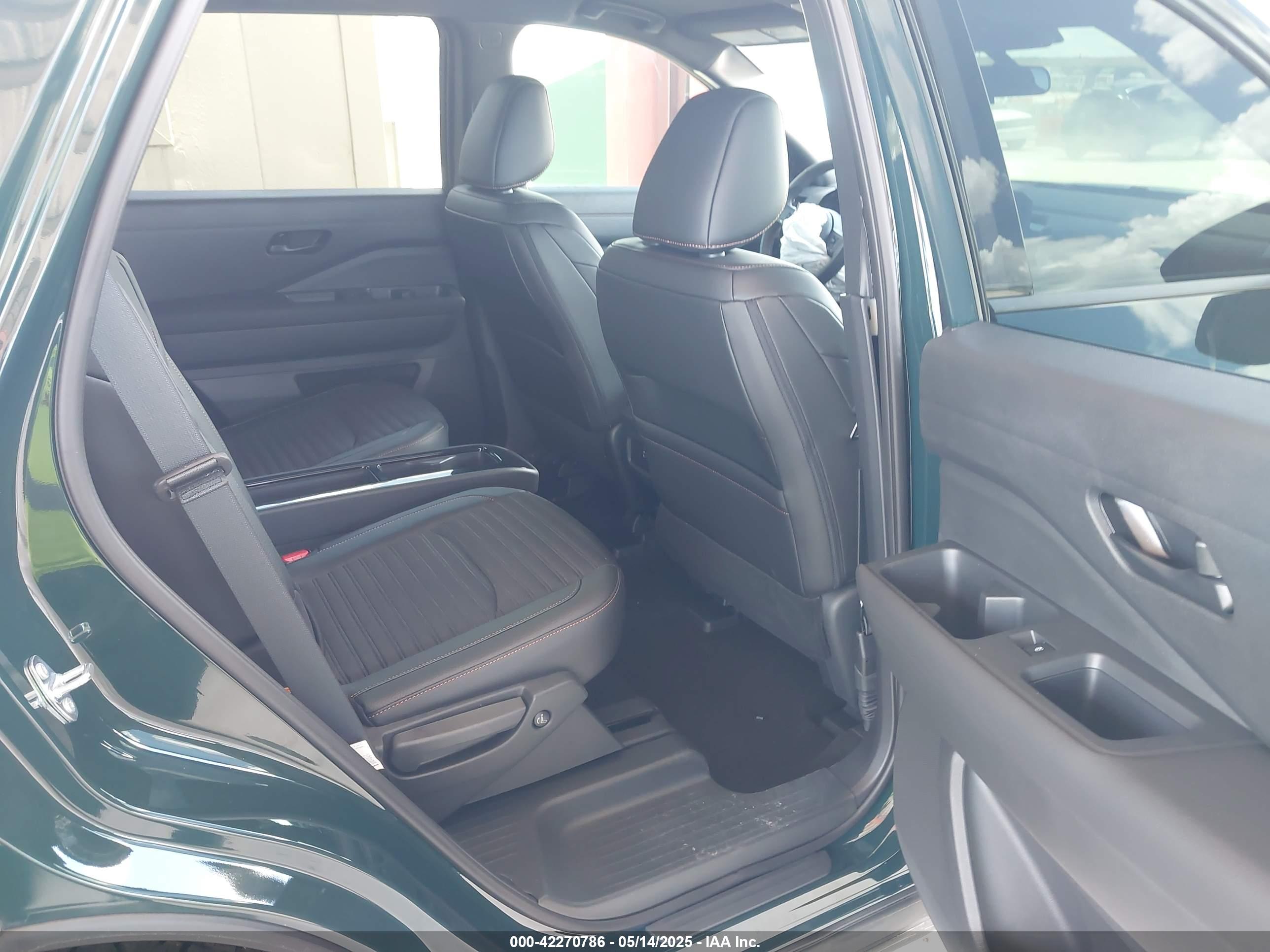 NISSAN PATHFINDER image 8