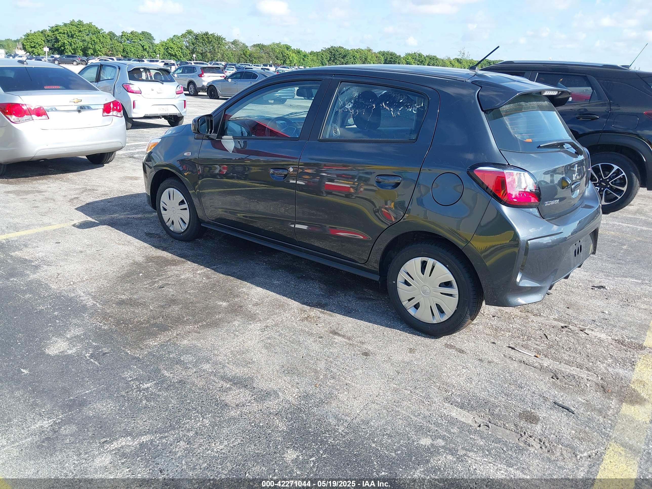 MITSUBISHI MIRAGE image 3