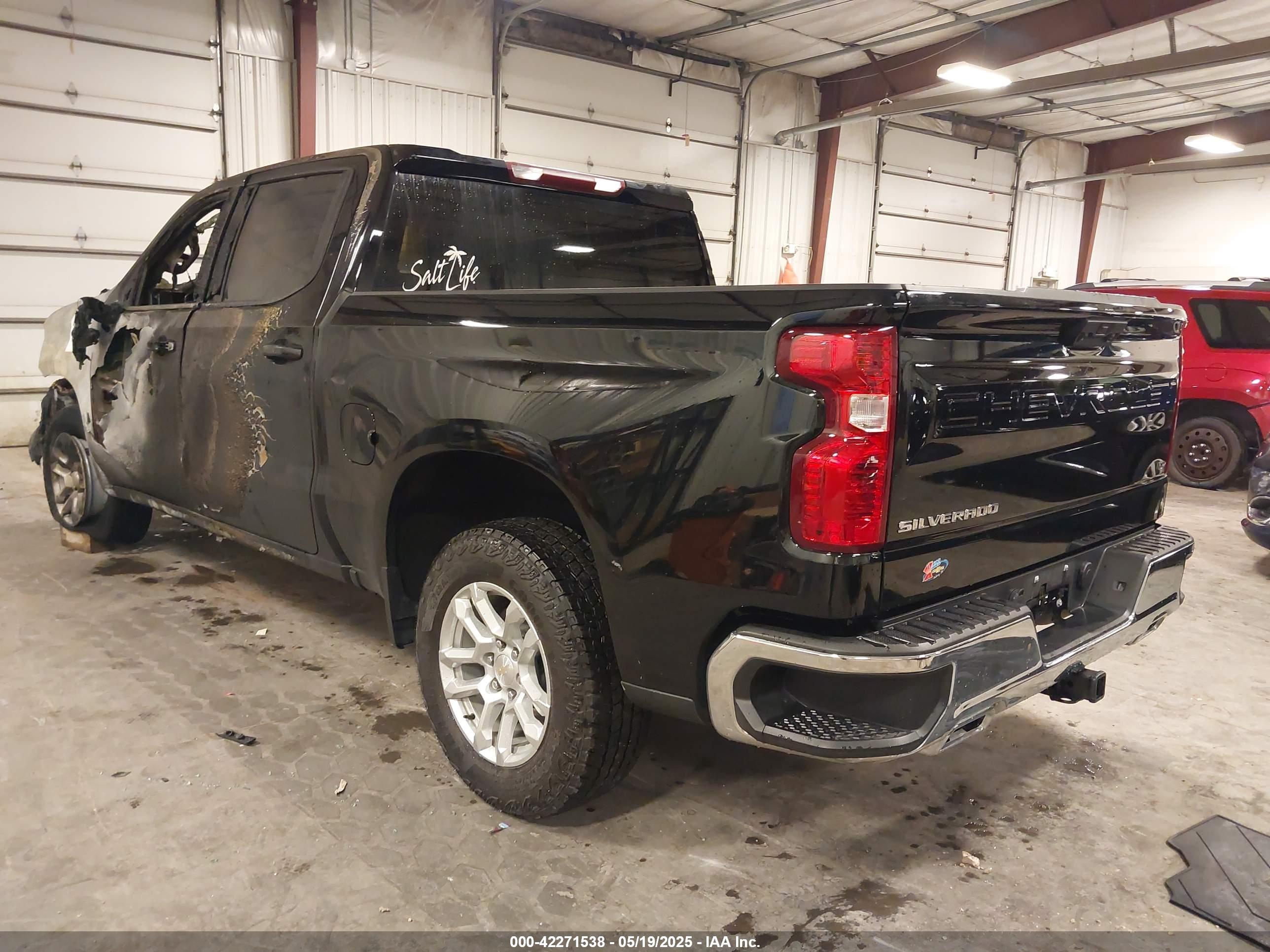CHEVROLET SILVERADO image 3