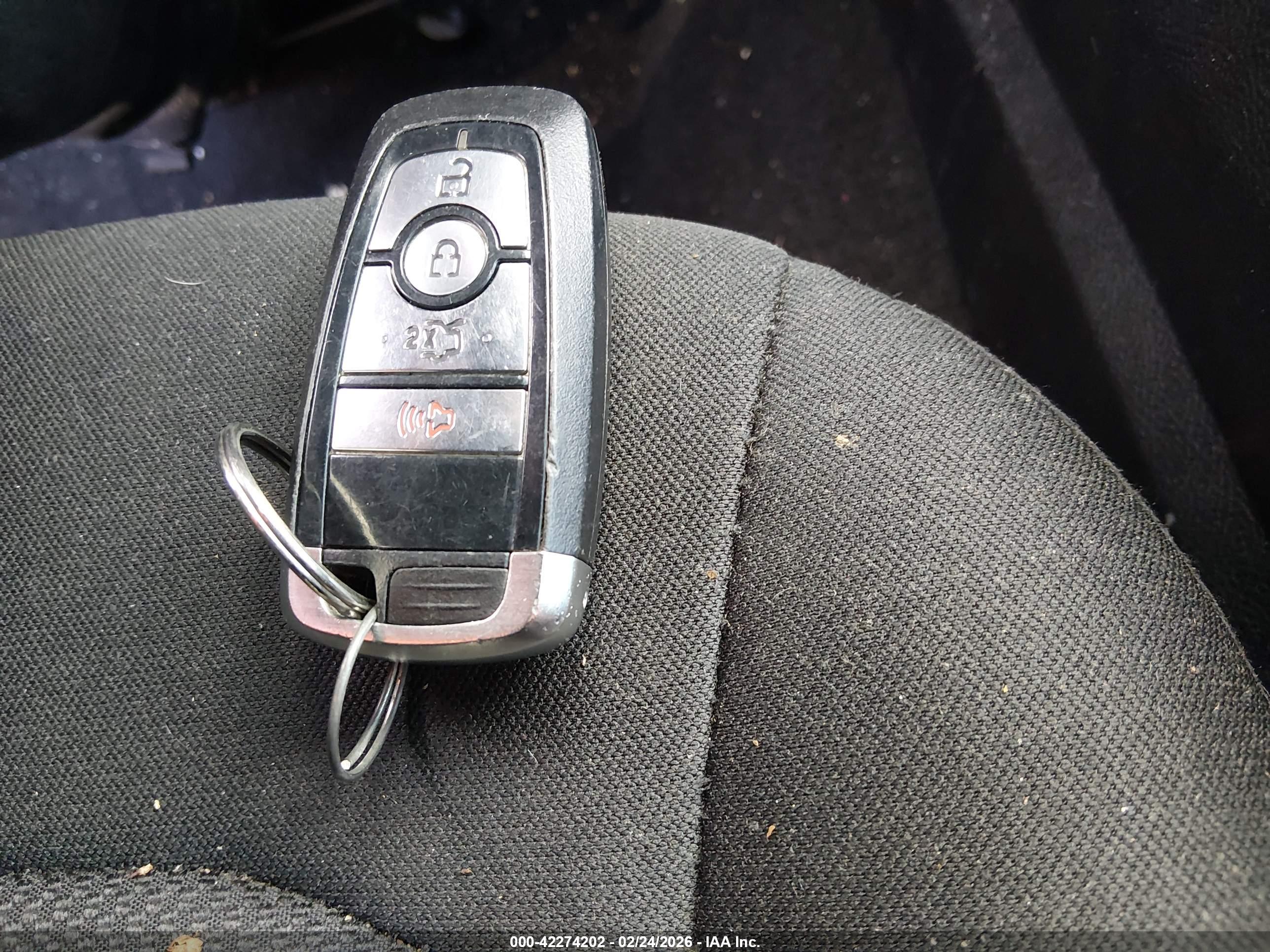 FORD FUSION image 11